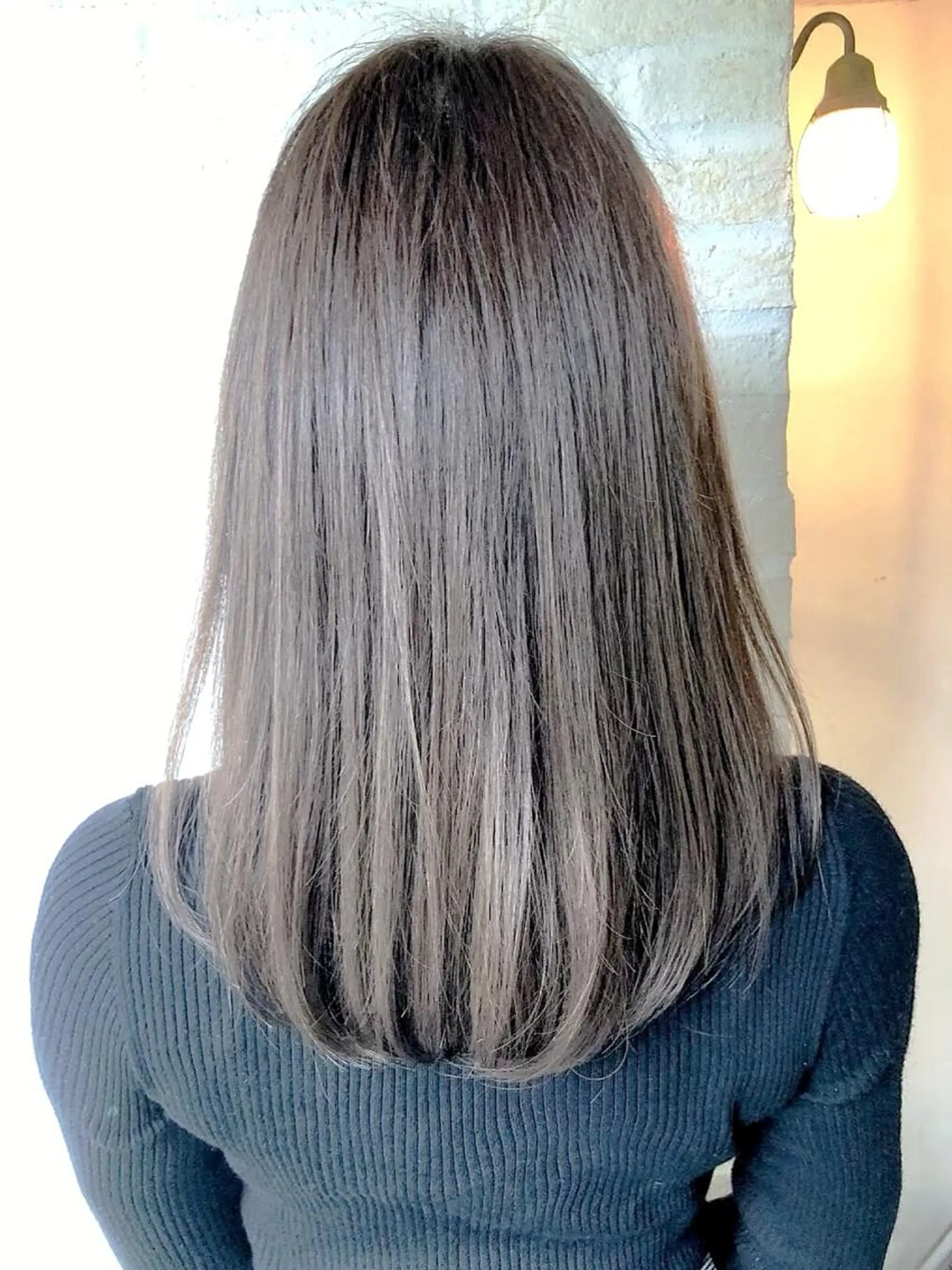 ロング カラー グレージュ 白髪ぼかし大人メンズ 根本零のヘアスタイル