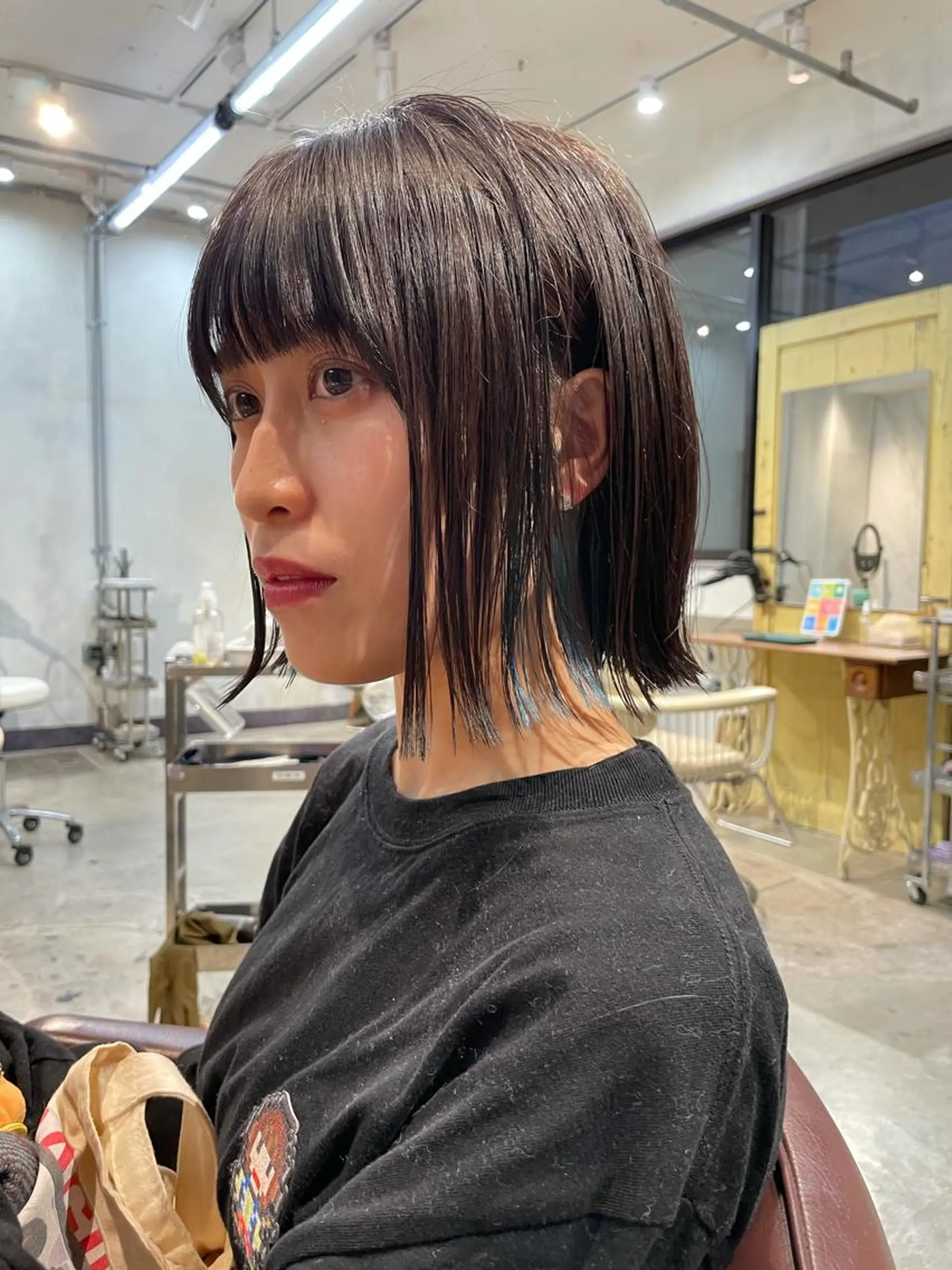 ミディアム カラー ブルーカラー インナーカラー カット ヘアカラー トリートメント ブリーチ🪡 ボブ🧶レイヤーのヘアスタイル