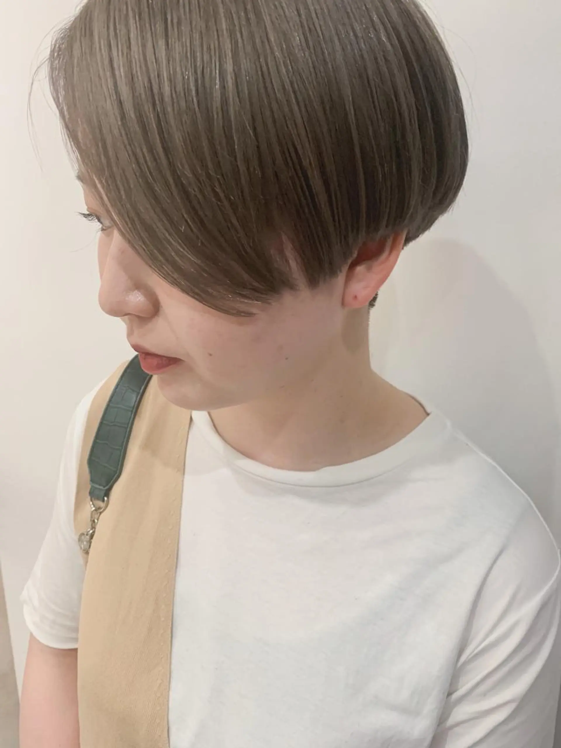 カラー 💜ショート💜 ウルフ、ボブ二色亜美のヘアスタイル