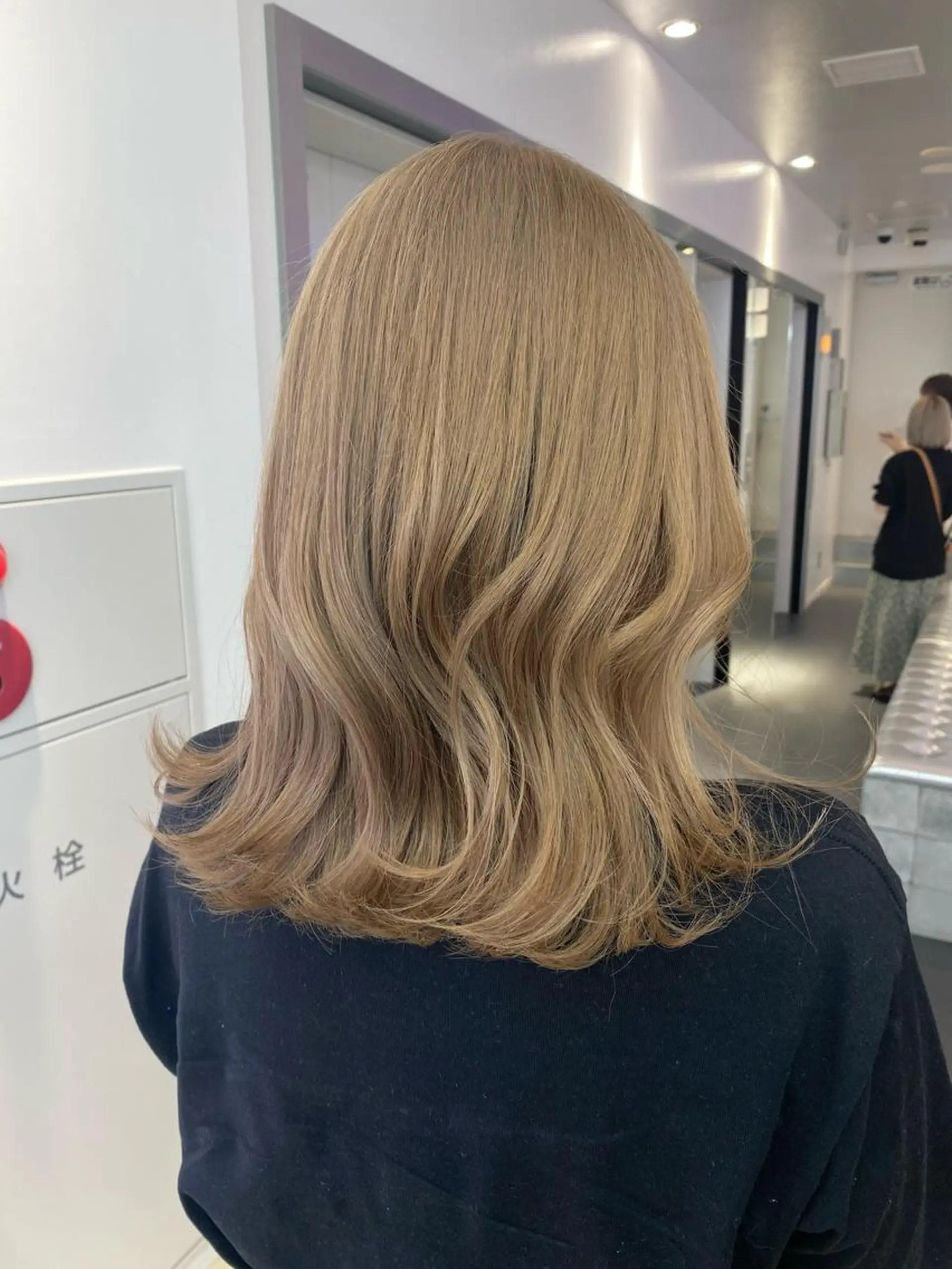 セミロング カラー ベージュカラー ブリーチ ミルクティーベージュ レイヤー/ハイトーン 🧸SENAのヘアスタイル