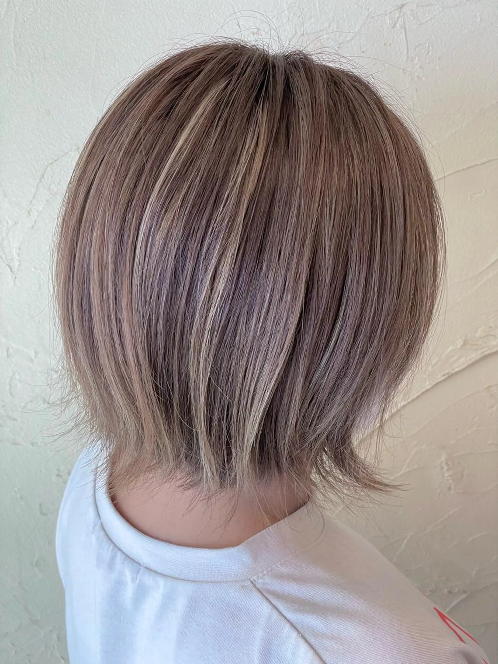 ミディアム カラー ヘアアレンジ ベージュカラー ハイライトカラー ボブ ハイライト 外ハネヘア メンズ特化/パーマ指 名No.1/百瀬太郎のヘアスタイル