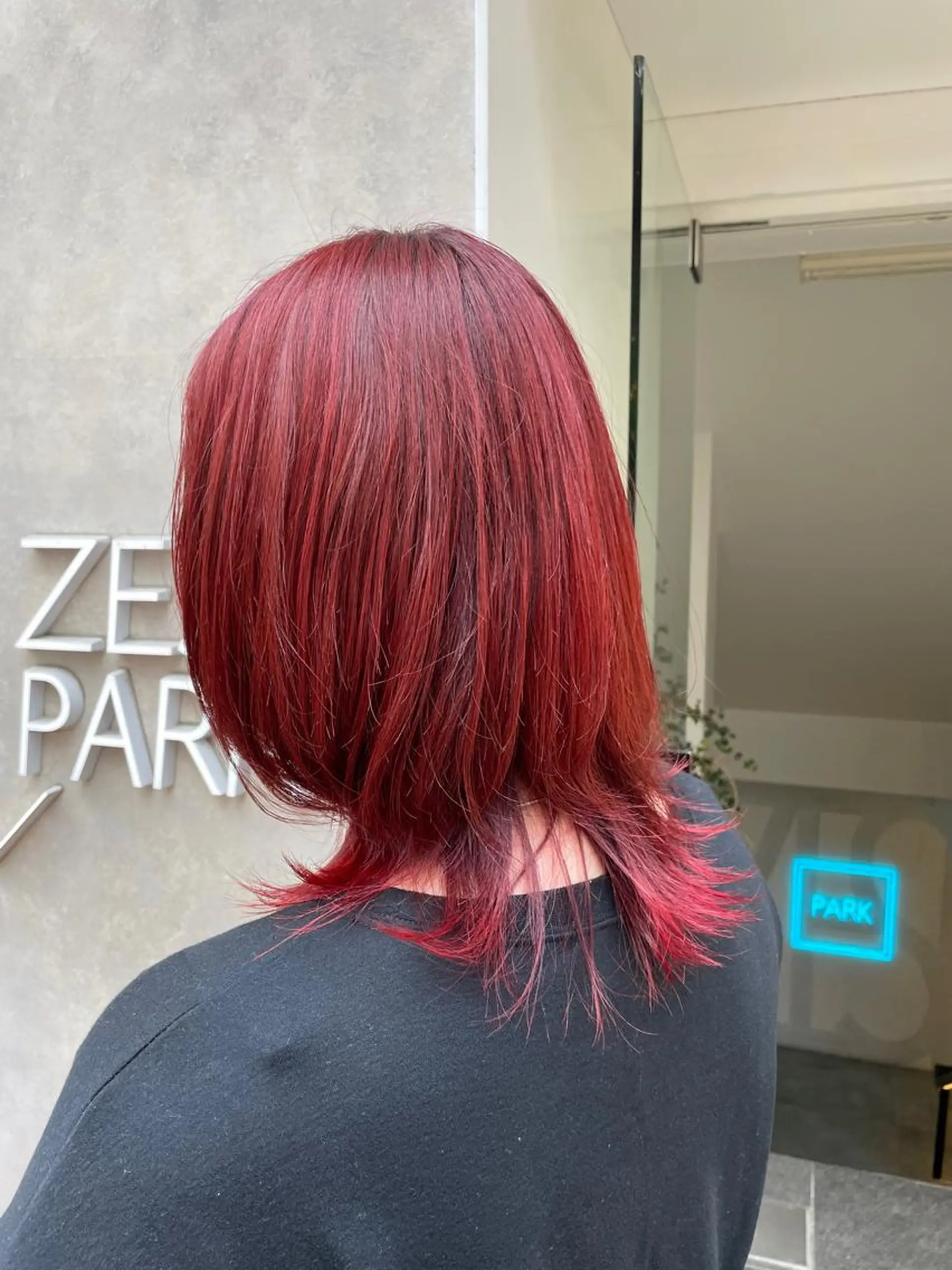 ミディアム カラー ヘアカラー トリートメント 切りっぱなしボブ レイヤー/縮毛矯正のヘアスタイル