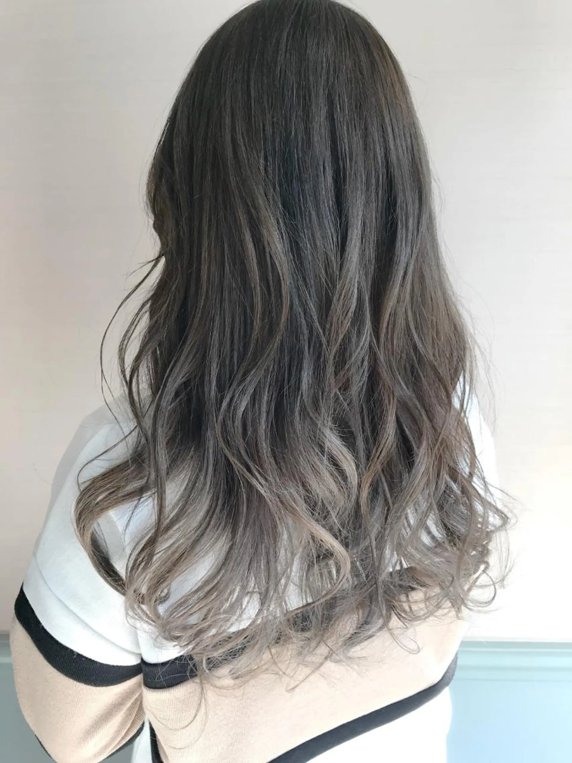 ロング カラー バレイヤージュ 透明感カラー グラデーションカラー グレージュ レイヤーカット 美髪専門サロン kazuのヘアスタイル
