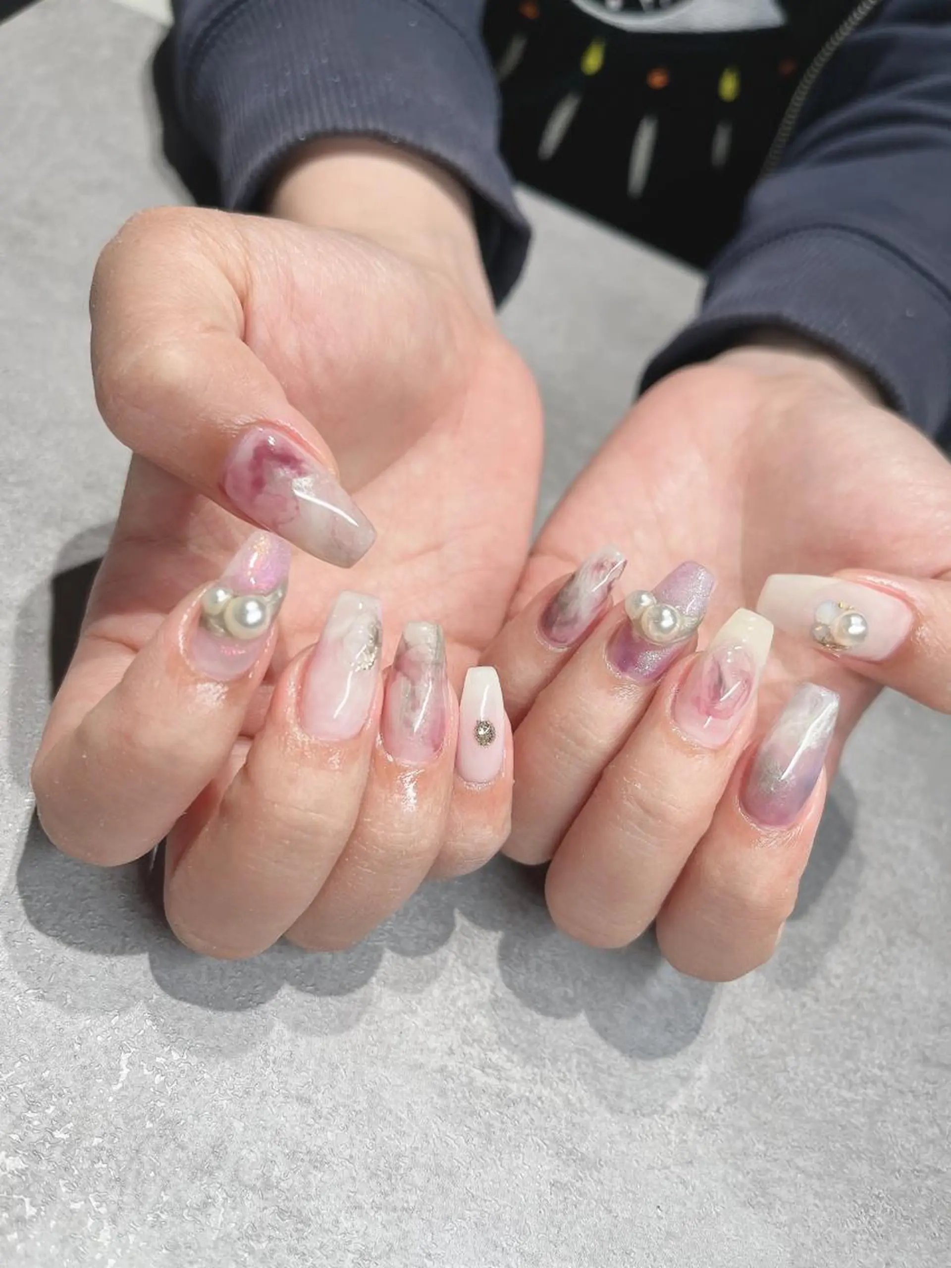 ネイル フットネイル フレンチネイル ジェルネイル ラメ(グリッター) ラメグラデーション ハンドネイル 𝐍𝐄𝐎 𝐉𝐔𝐑𝐈のネイルデザイン