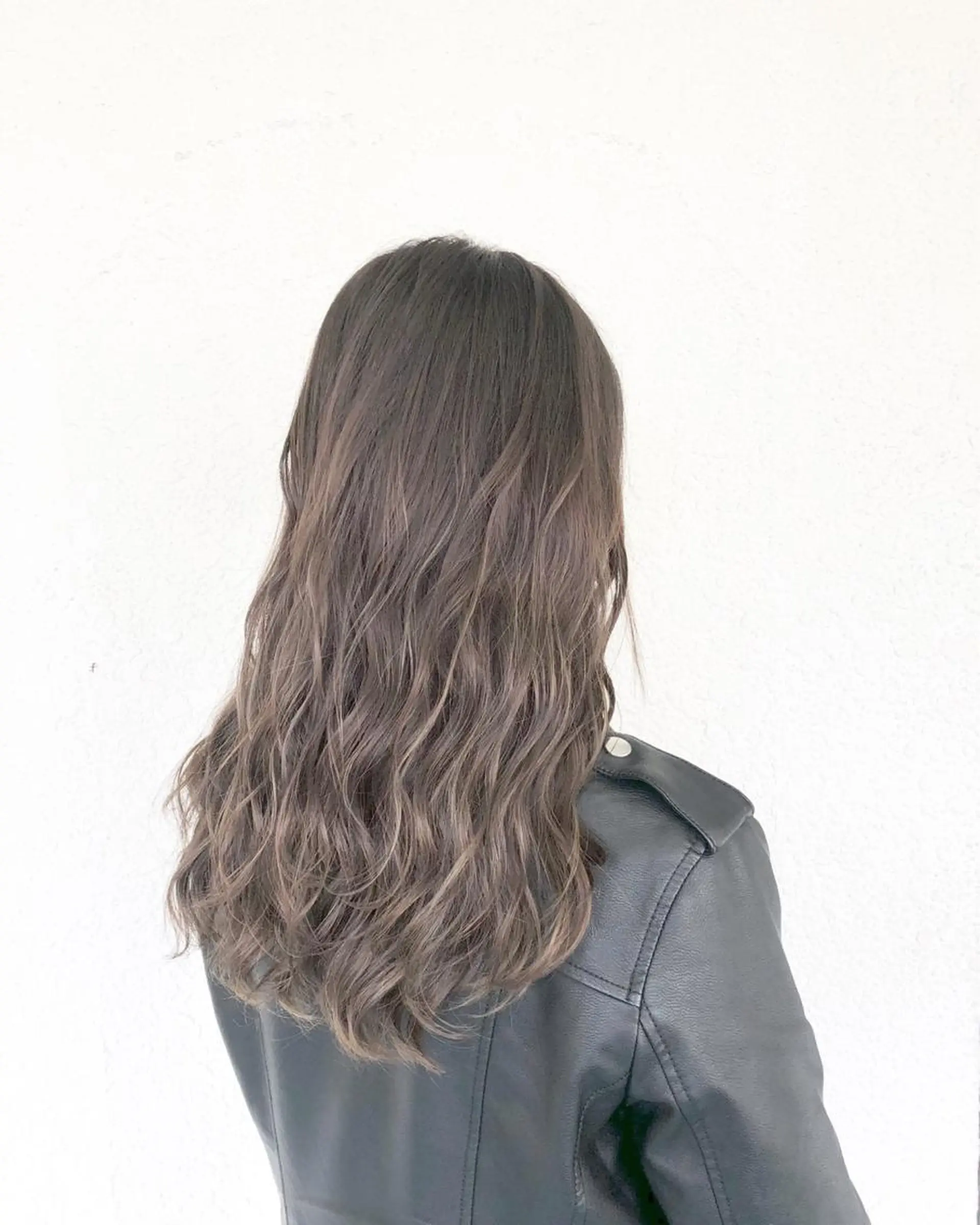 ロング カラー ベージュカラー 透明感カラー フォギーベージュ 髪質改善で 憧れの潤艶美髪にのヘアスタイル