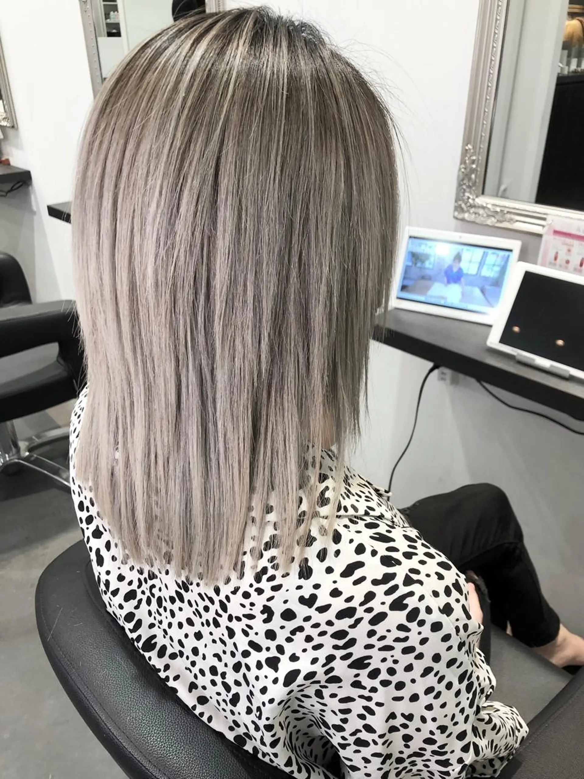 ショート カラー LOOP hairのヘアスタイル