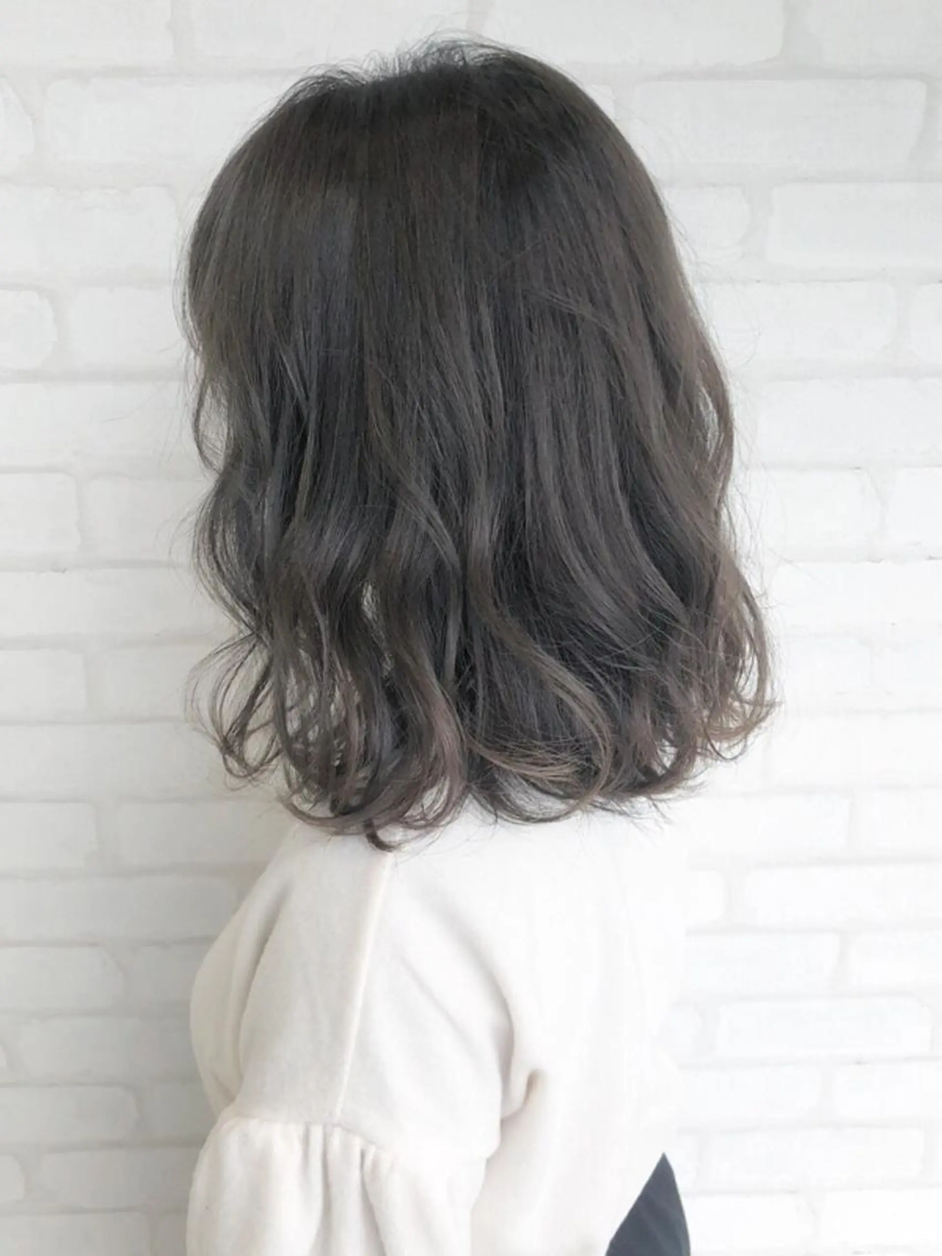 カラー グレージュ 外国人風カラー TOMOKA 艶髪/透明感カラーのヘアスタイル