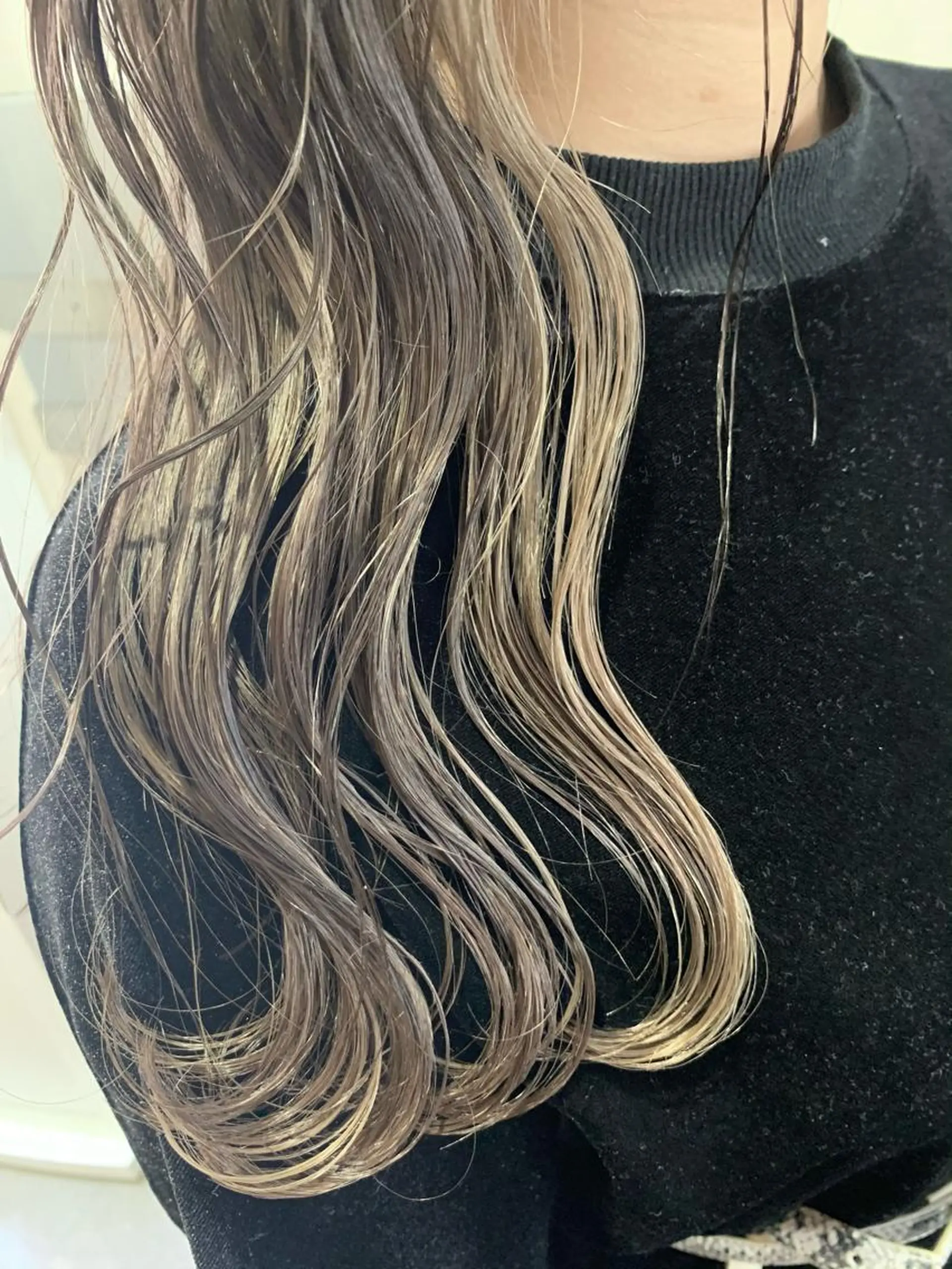 ロング カラー 蓮見  友里のヘアスタイル