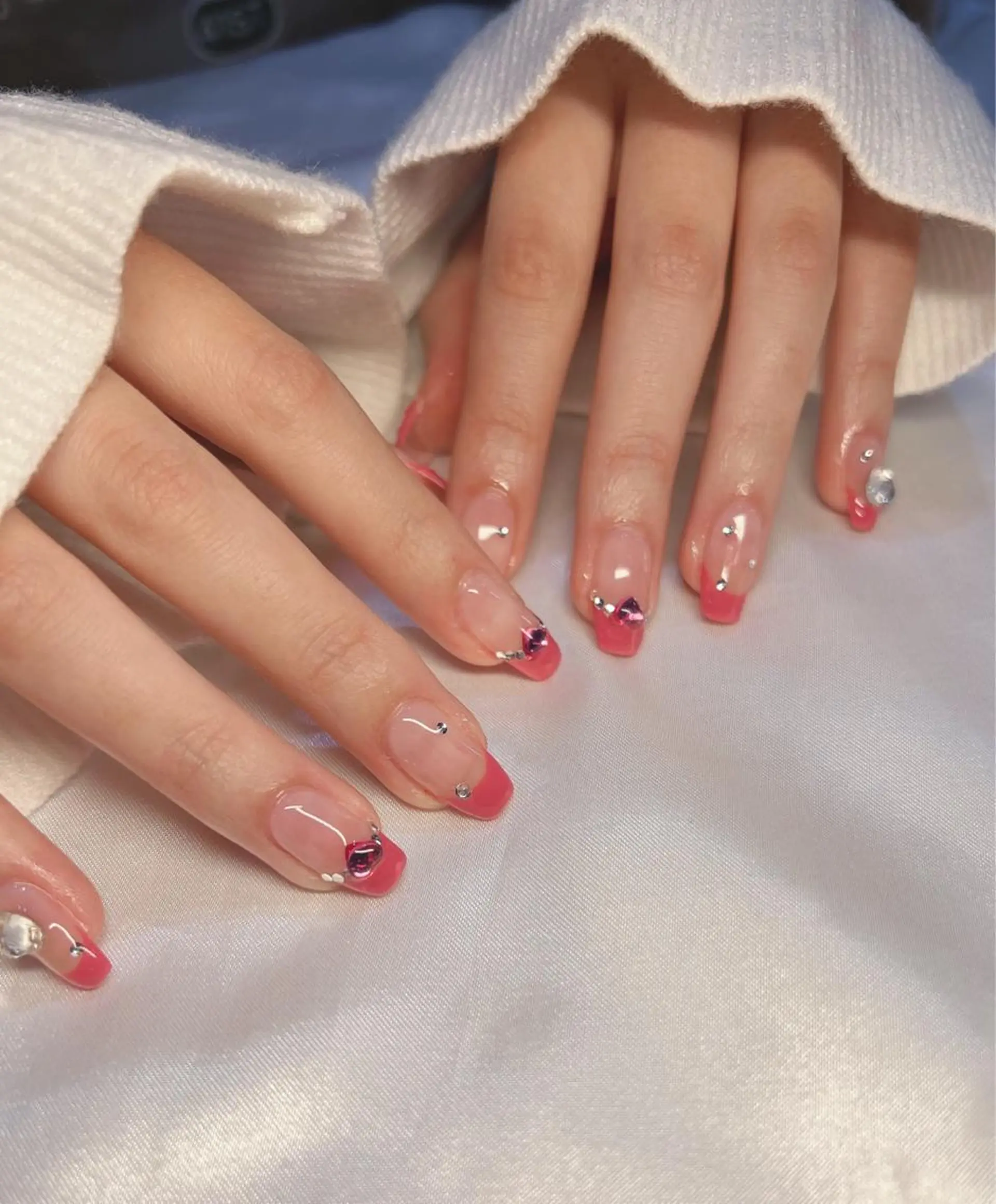 ネイル フレンチネイル ジェルネイル 韓国ネイル 持ち込み パラジェル ちゅるんネイル🪄 耳ツボジュエリー🔗のネイルデザイン