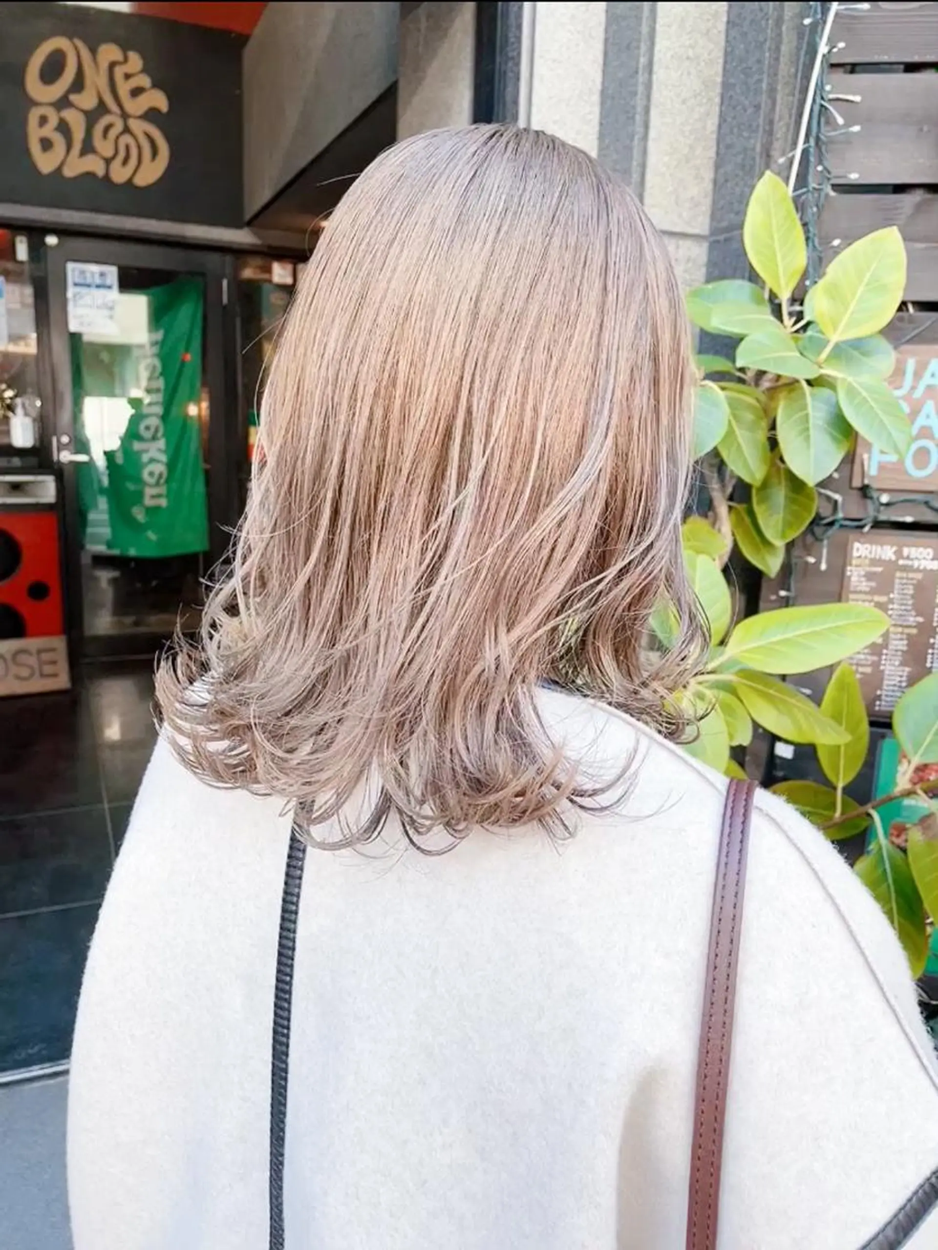 ミディアム カラー ヘアアレンジ ネイル マツエク・マツパ アイブロウ ヘアカラー トリートメント ヘッドスパ Chic シックのヘアスタイル