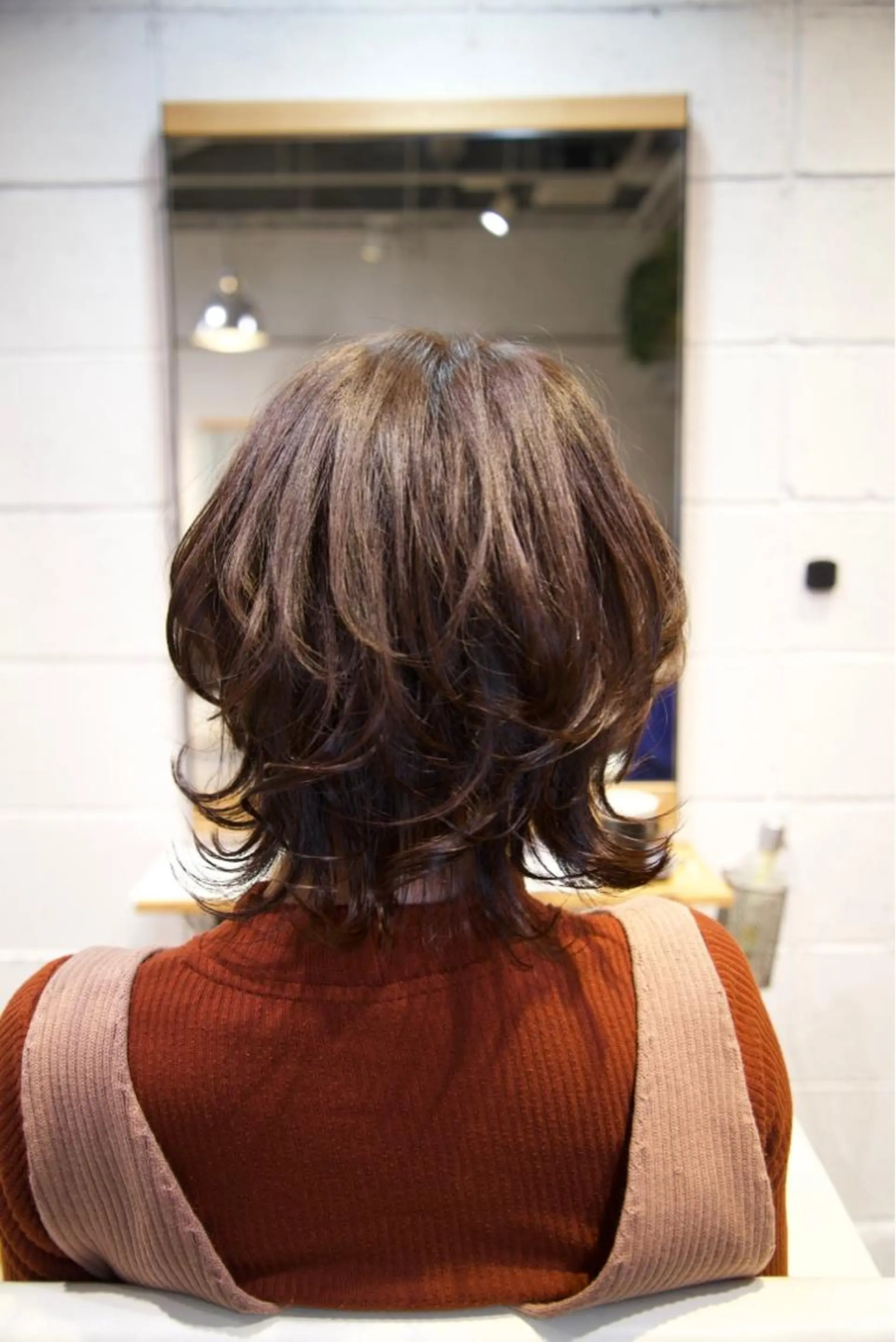 ミディアム ウルフカット 岩尾 志保のヘアスタイル