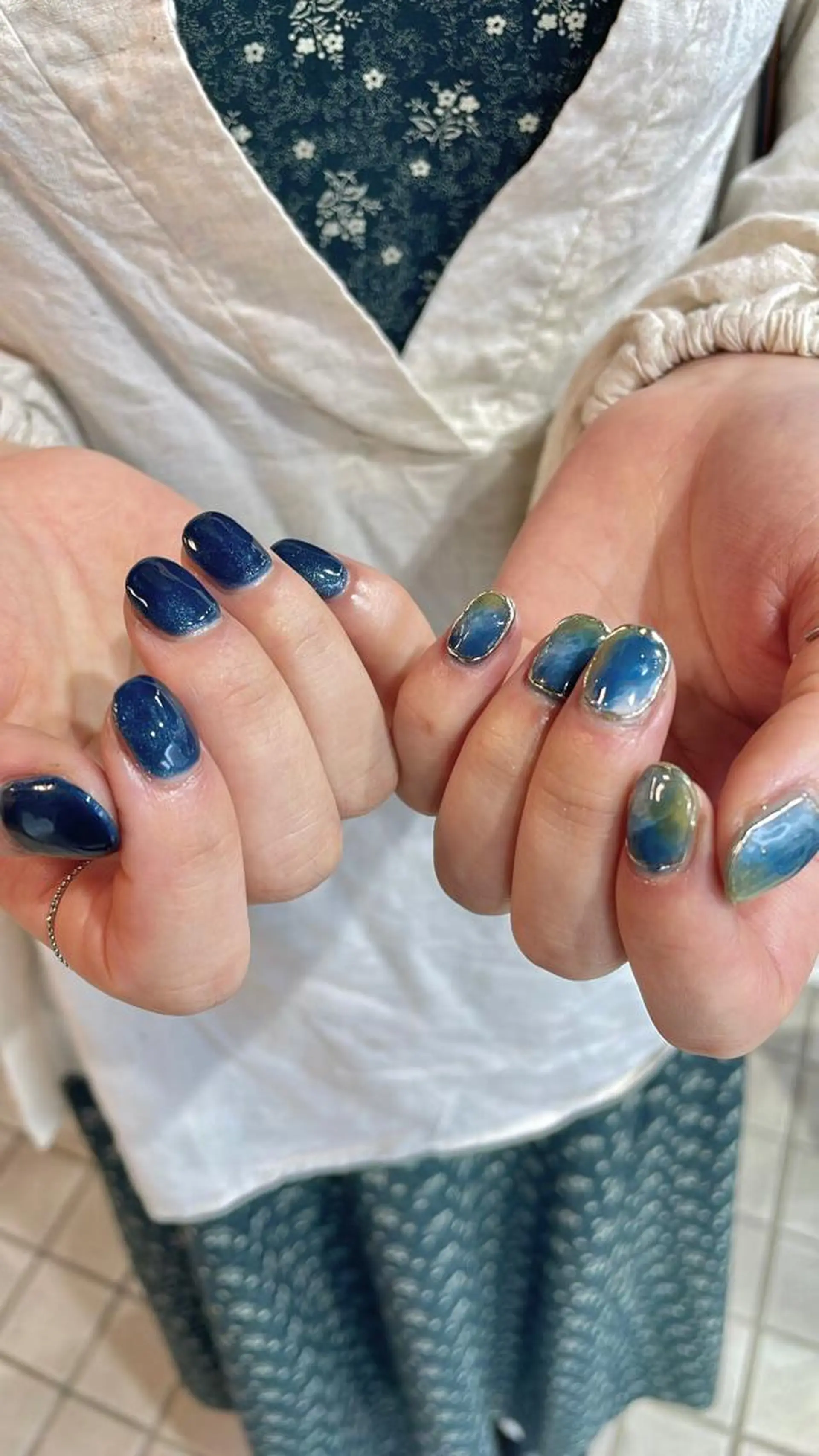 ネイル ブルー ジェルネイル ミラーネイル ニュアンスネイル パラジェル ニュアンスネイル/ ボブ/まちゃこのヘアスタイル