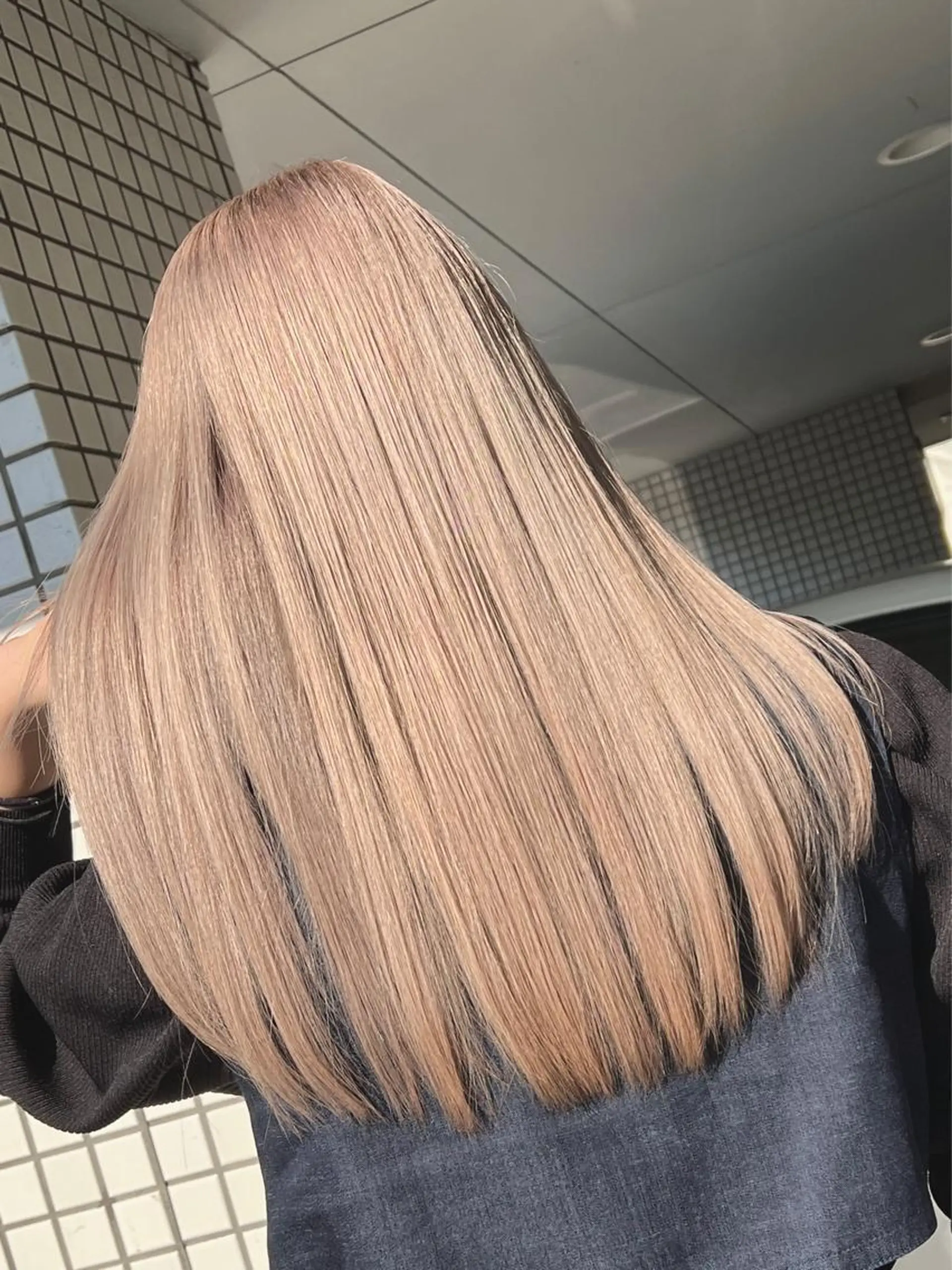 ロング カラー バレイヤージュ ブリーチ ケアブリーチ ダブルカラー イヤリングカラー カット ヘアカラー SALOWIN横浜suite店所属・🌷かわばた めい🌷のヘアスタイル