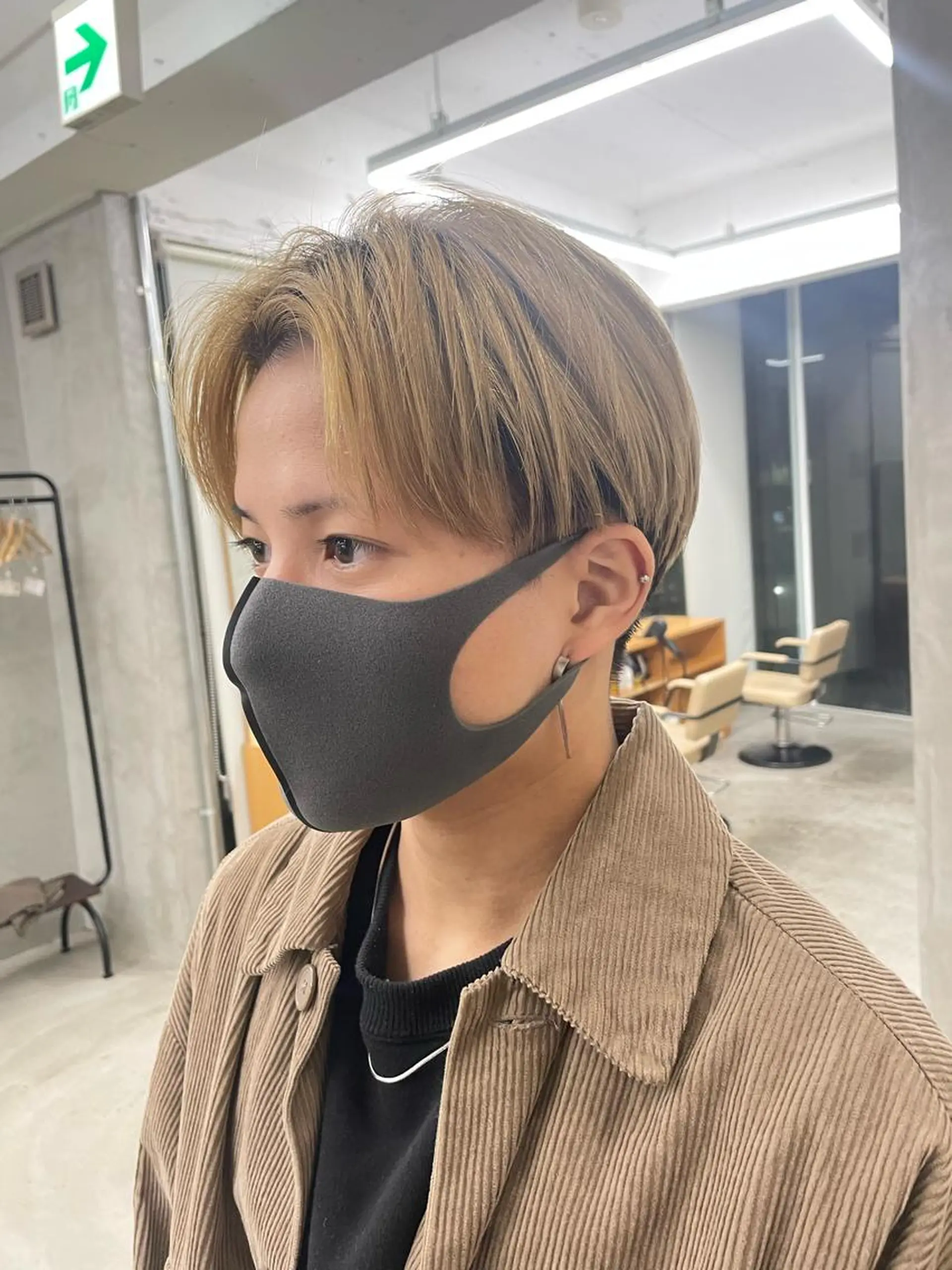 ショート カラー パーマ ヘアアレンジ メンズ メンズバレイヤージュ メンズブリーチ センターパート フェードカット メンズハイライト ヘアカラー トリートメント ハイトーン/レイヤー 🌸さくらのヘアスタイル