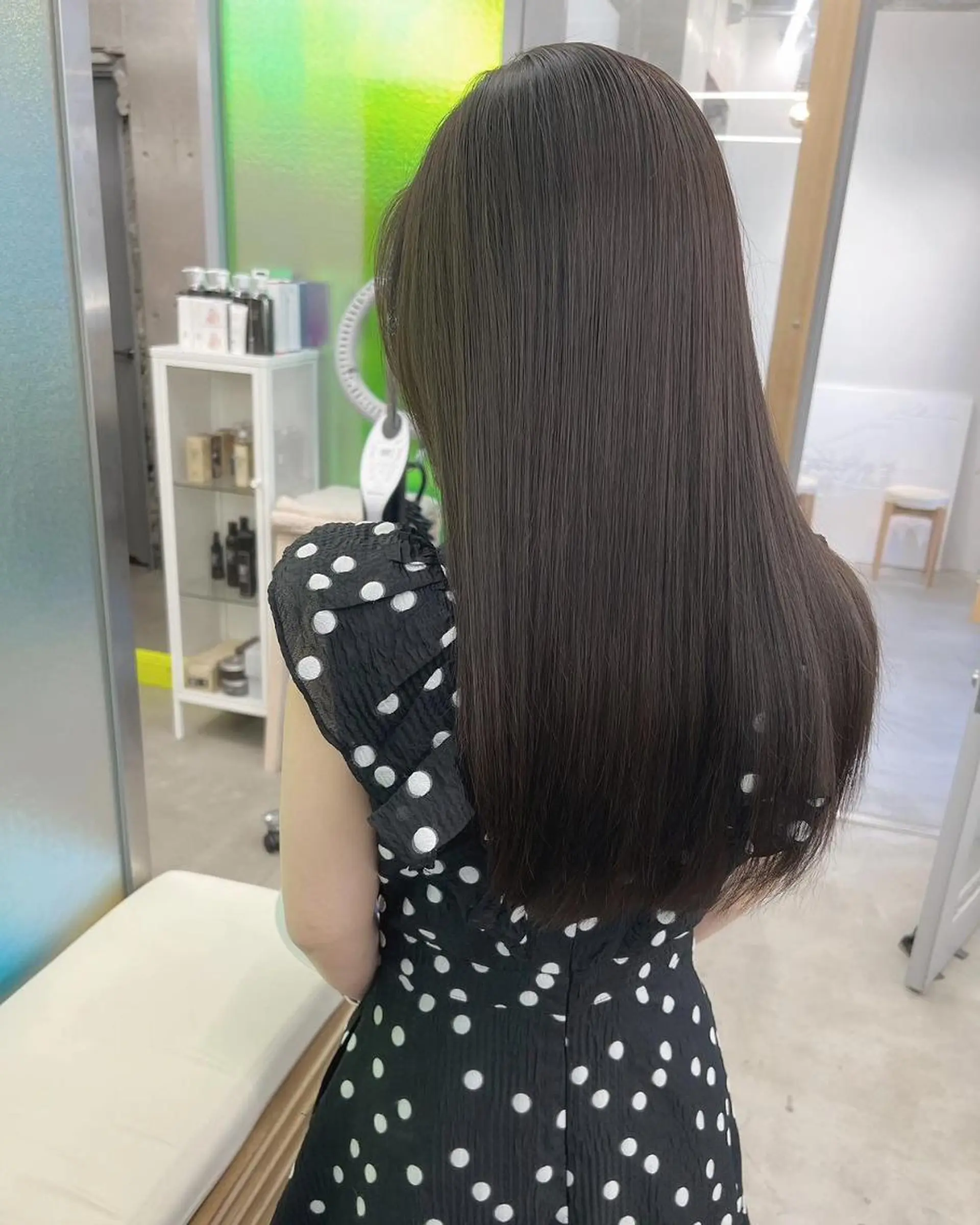 ミディアム カラー パーマ ヘアアレンジ ミディアムパーマ アディクシーカラー ベージュカラー ブリーチ ケアカラー ヘアケア特化型サロン newi 梅田のヘアスタイル