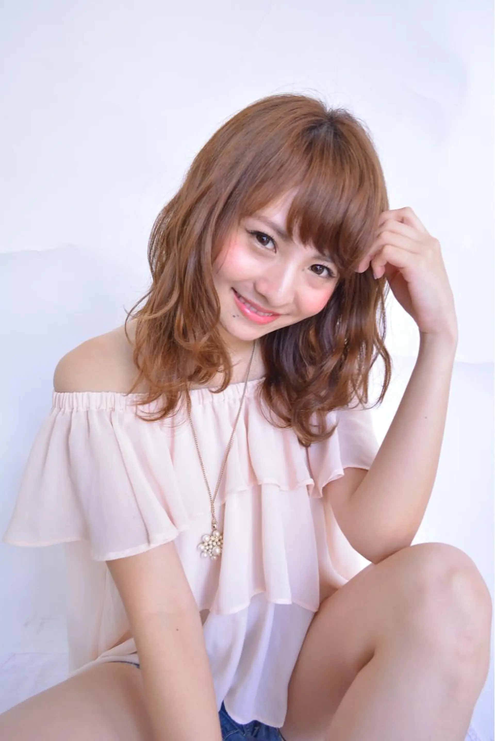 ミディアム セミロング カラー パーマ ヘアアレンジ ミディアムパーマ セミロングパーマ 推し活専用 【派手髪】飯野ゆかりのヘアスタイル