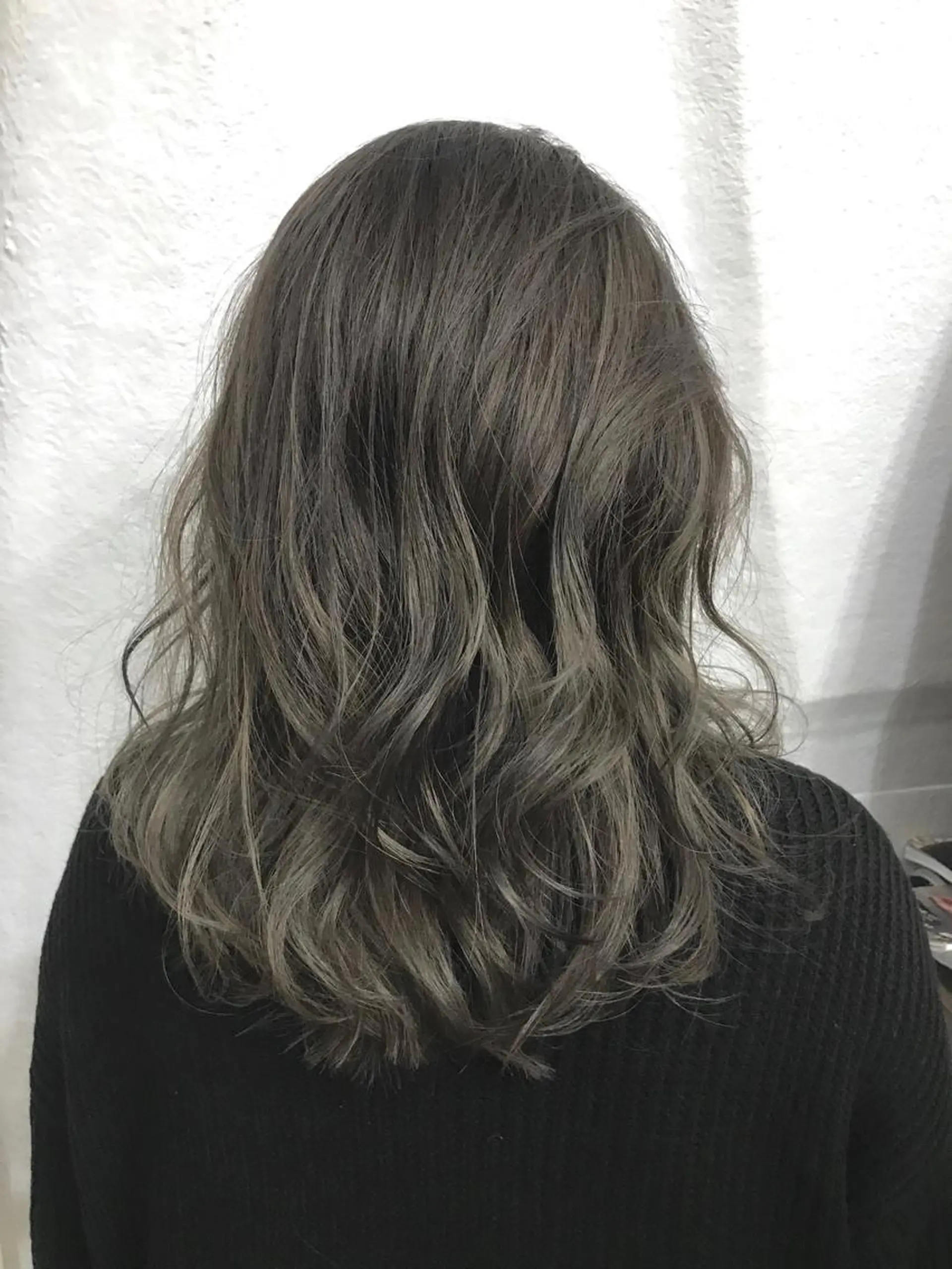 ミディアム カラー ヘアアレンジ ハイライトカラー ハイライト FOLK所属・白髪ぼかしハイライト バレイヤージュヤマトのヘアスタイル