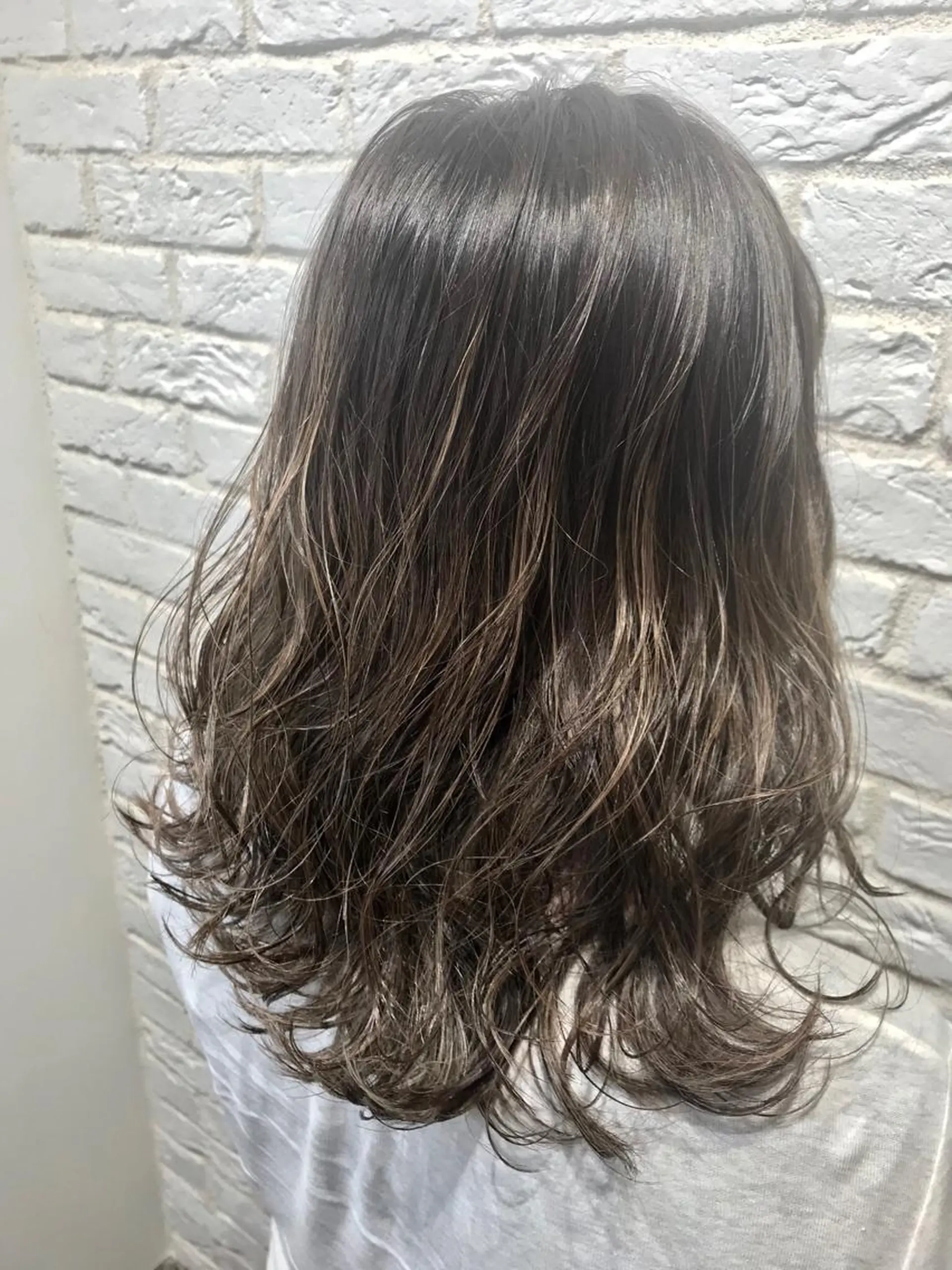 ミディアム カラー グラデーションカラー ハイライトカラー ハイライト UMEDA FIGAROのヘアスタイル
