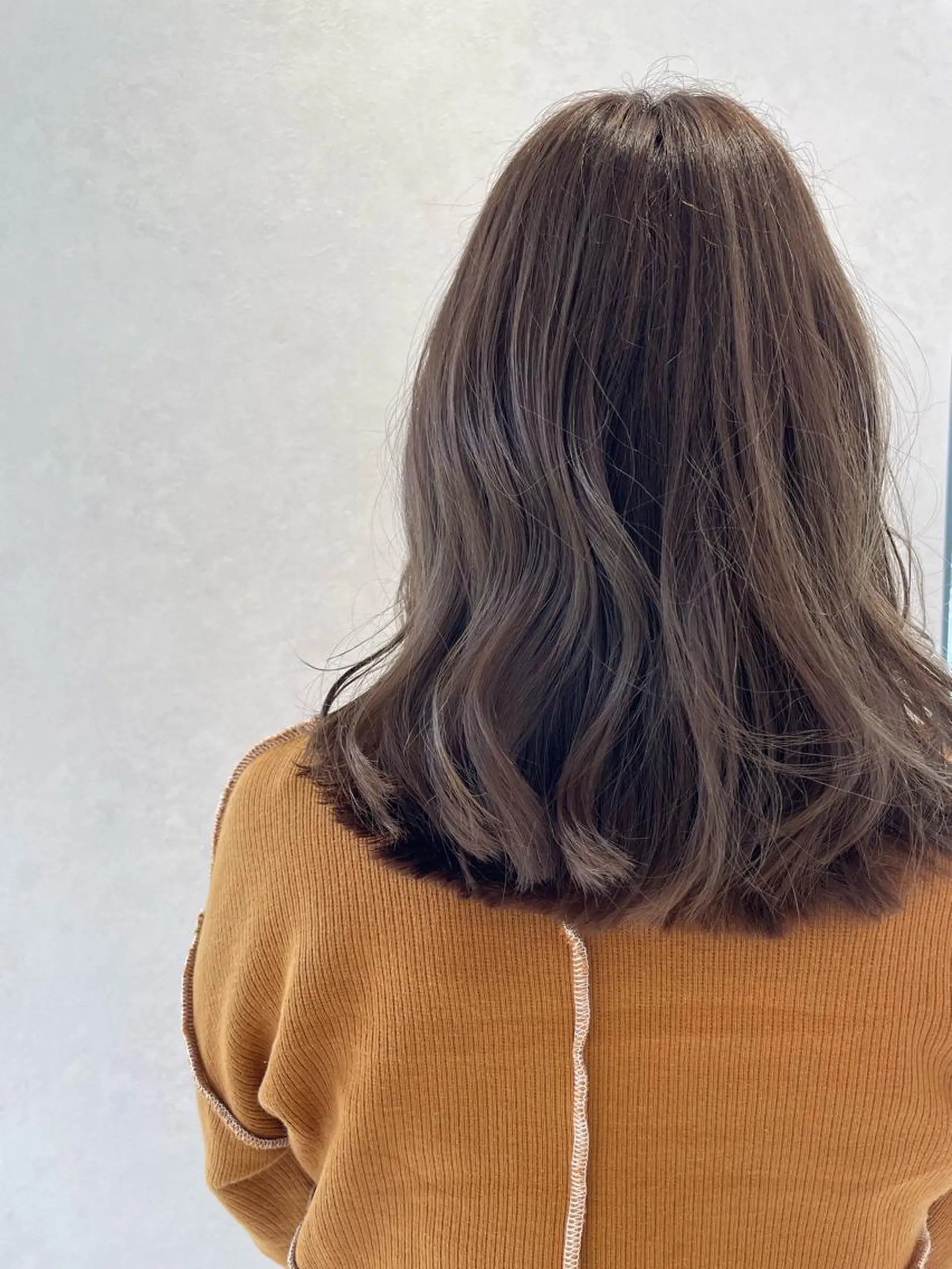 ミディアム カラー 西川 夕奈のヘアスタイル