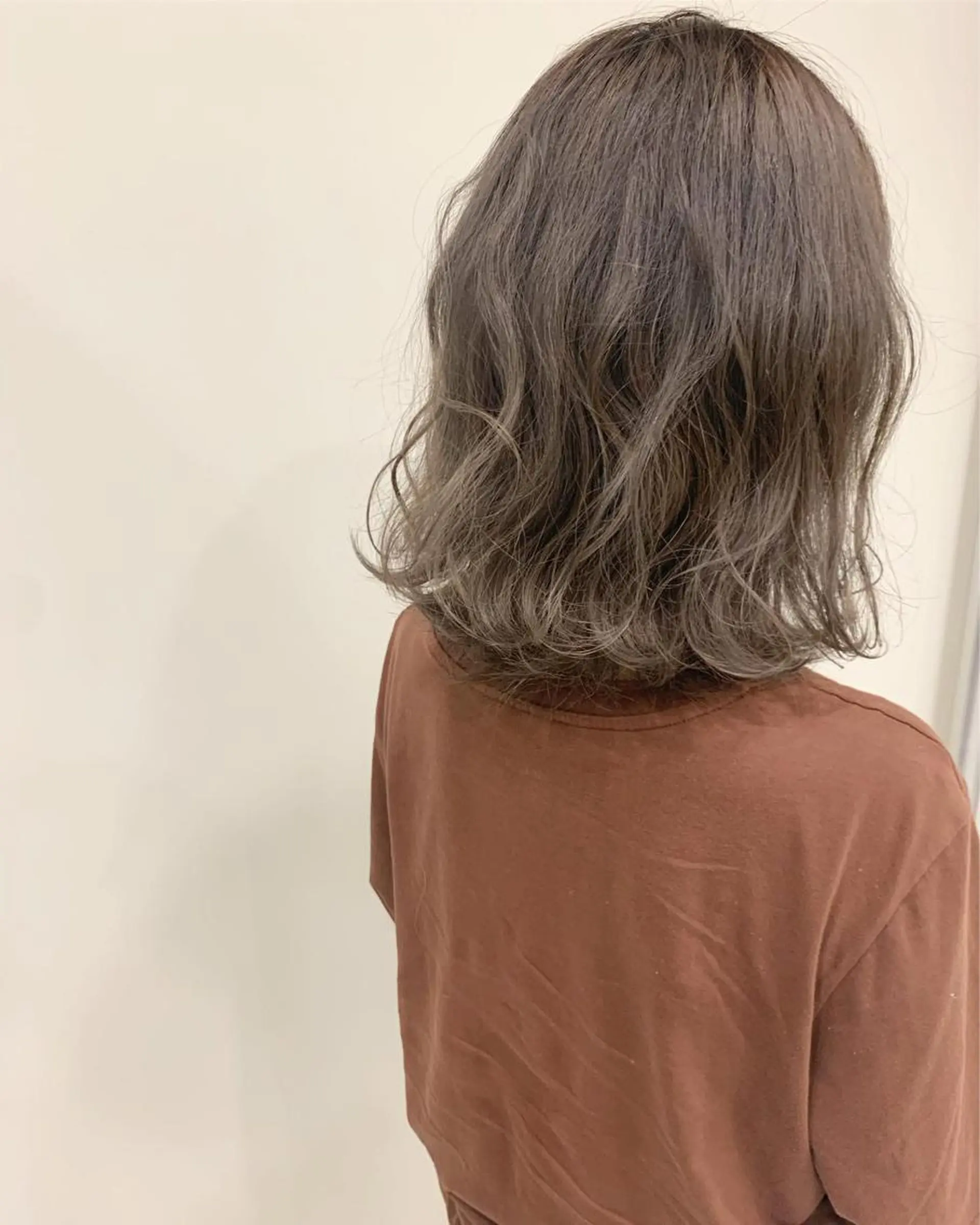 セミロング カラー ブリーチ グレージュ カット ヘアカラー トリートメント ＳＨＵ ＮＴＡのヘアスタイル