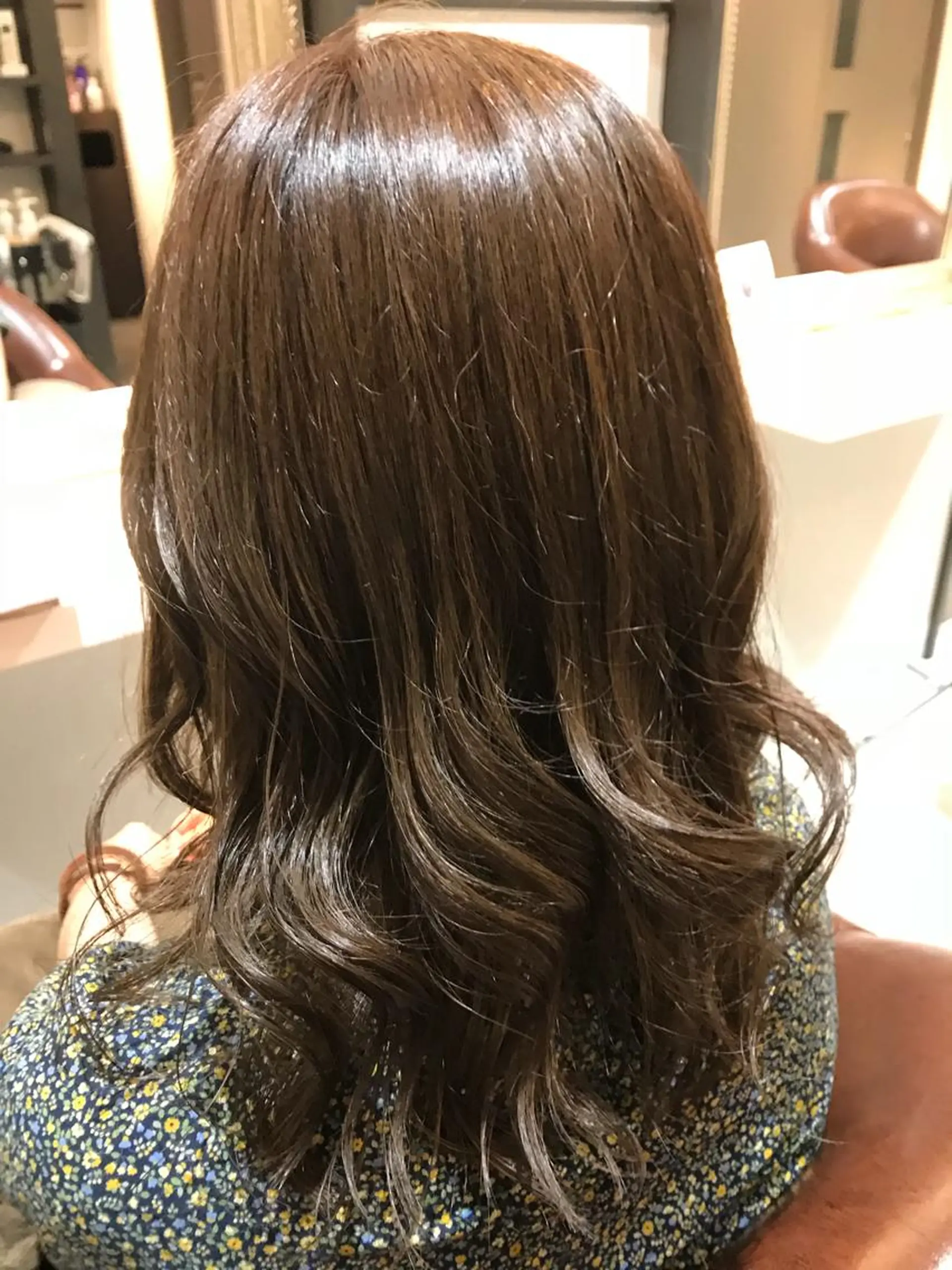 セミロング カラー ヘアカラー トリートメント Avery SHINのヘアスタイル