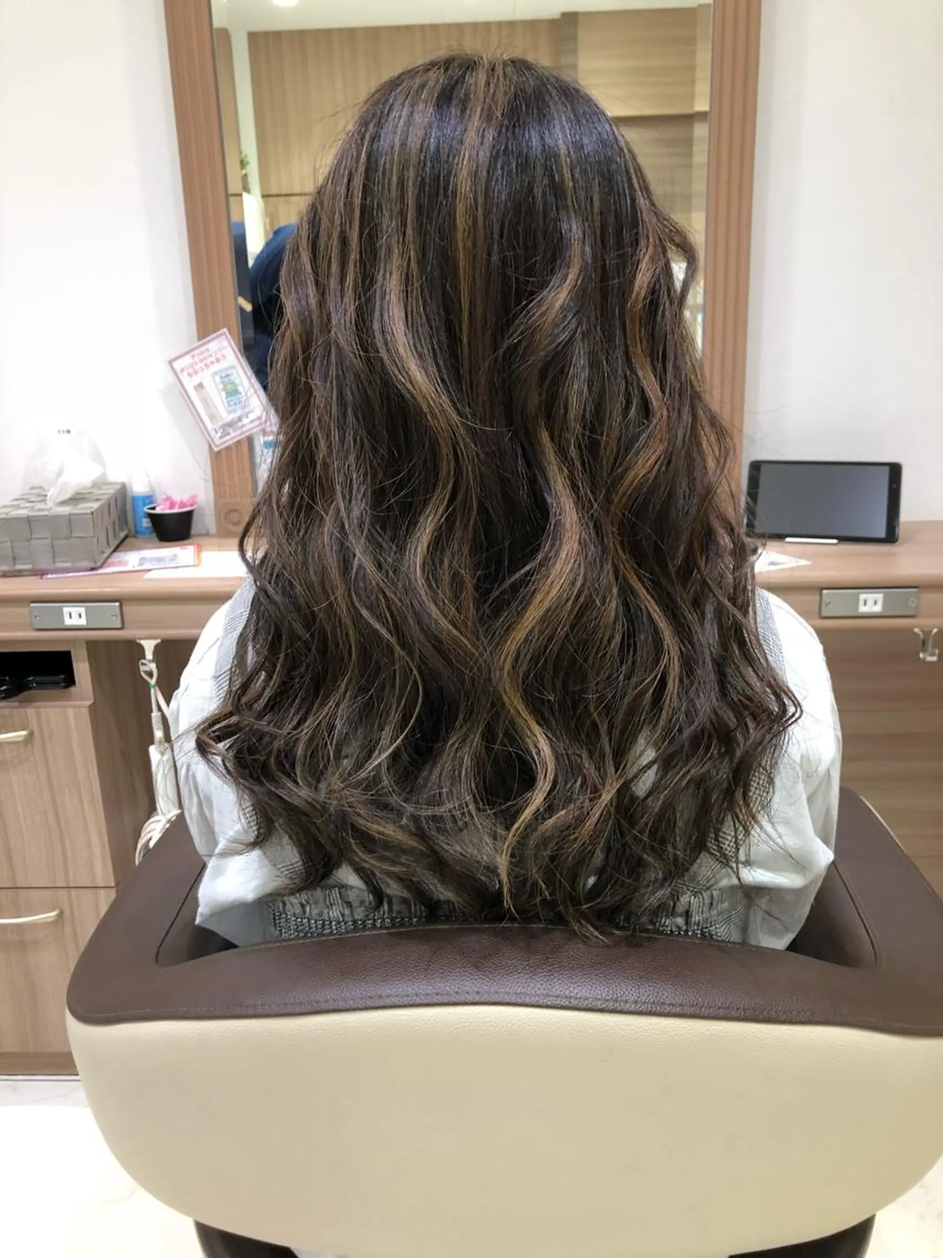 カラー アッシュ アッシュブラウン ブリーチ ブラウンカラー ハイライトカラー カット ヘアカラー パーマ トリートメント 前田 真孝のヘアスタイル