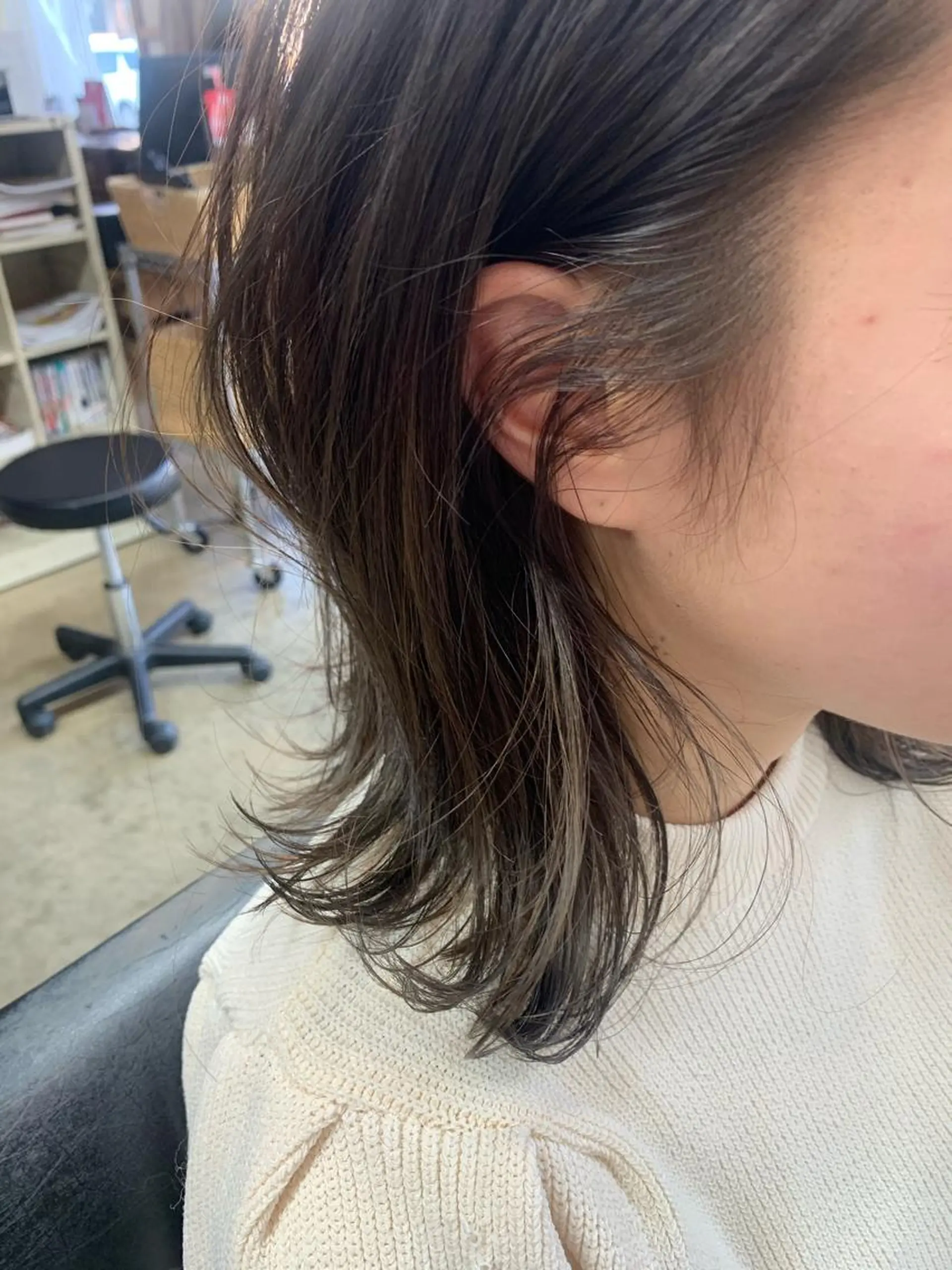 ミディアム 相田 優子のヘアスタイル