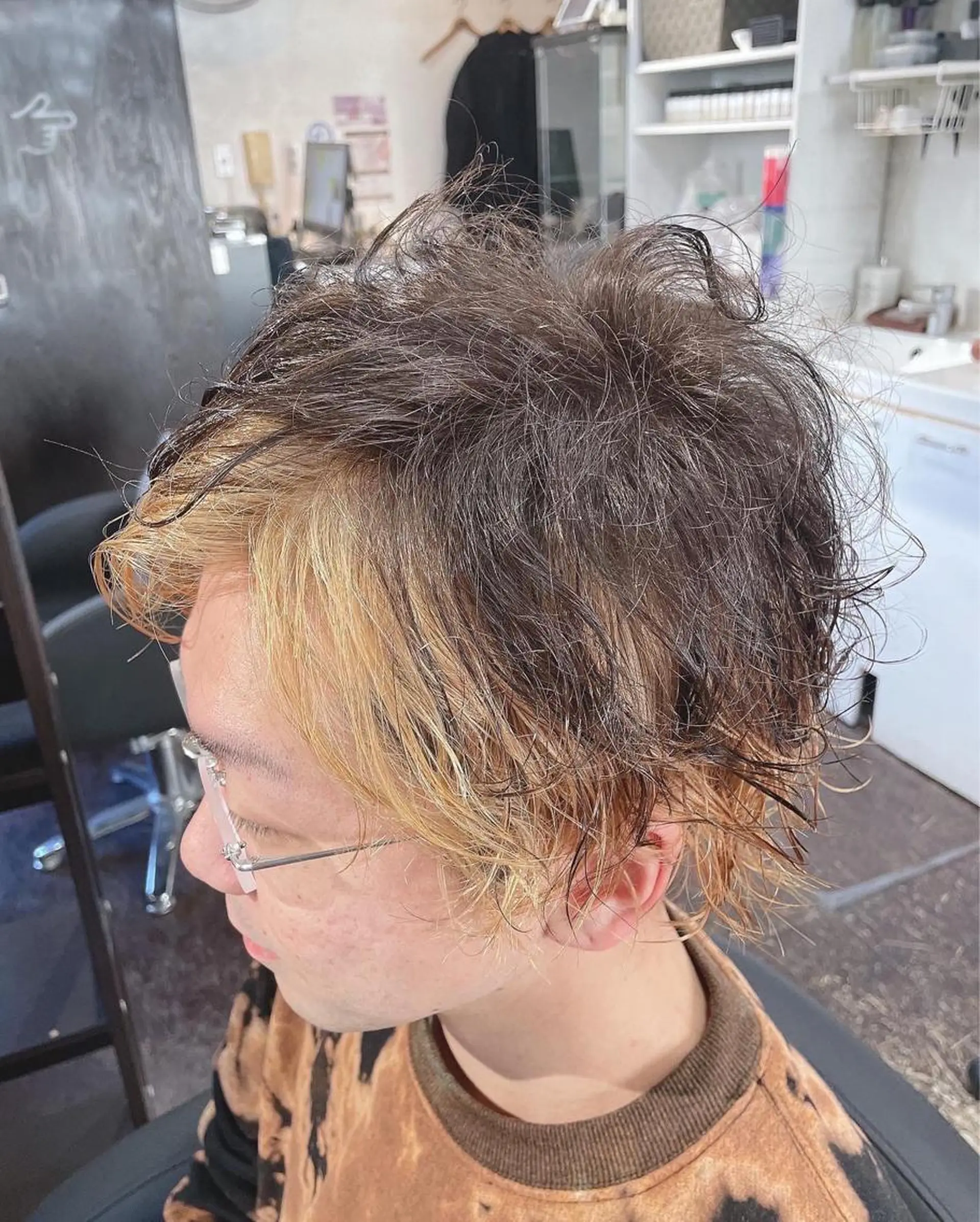 カラー パーマ メンズ メンズブリーチ メンズパーマ アッシュ ベージュカラー ブリーチ hairsalon Linkのヘアスタイル