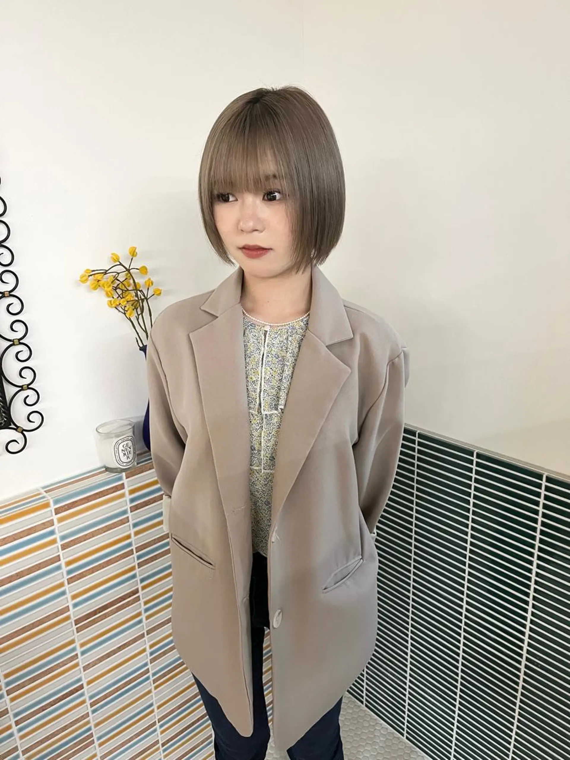 ショート カラー ブリーチ グレージュ ヘアカラー トリートメント 🩷ハイトーン透明感 レイヤー🩷ユリカのヘアスタイル