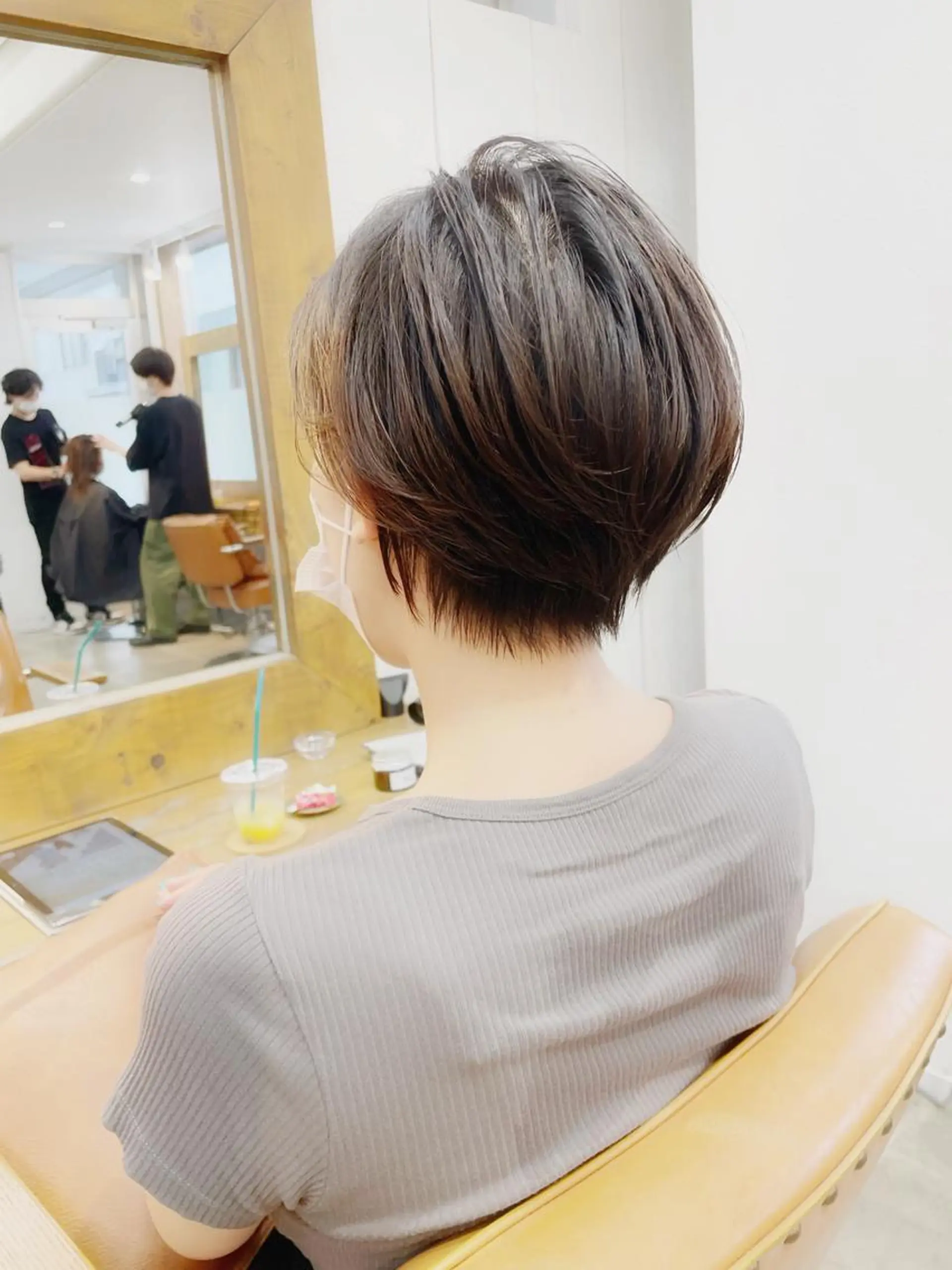 ショート カラー ショートレイヤー 丸みショート グラデーションカラー くびれヘア くせ毛 カット ヘアカラー newline銀座所属・👑銀座ショート/ 絶壁補正/金子涼👑のヘアスタイル