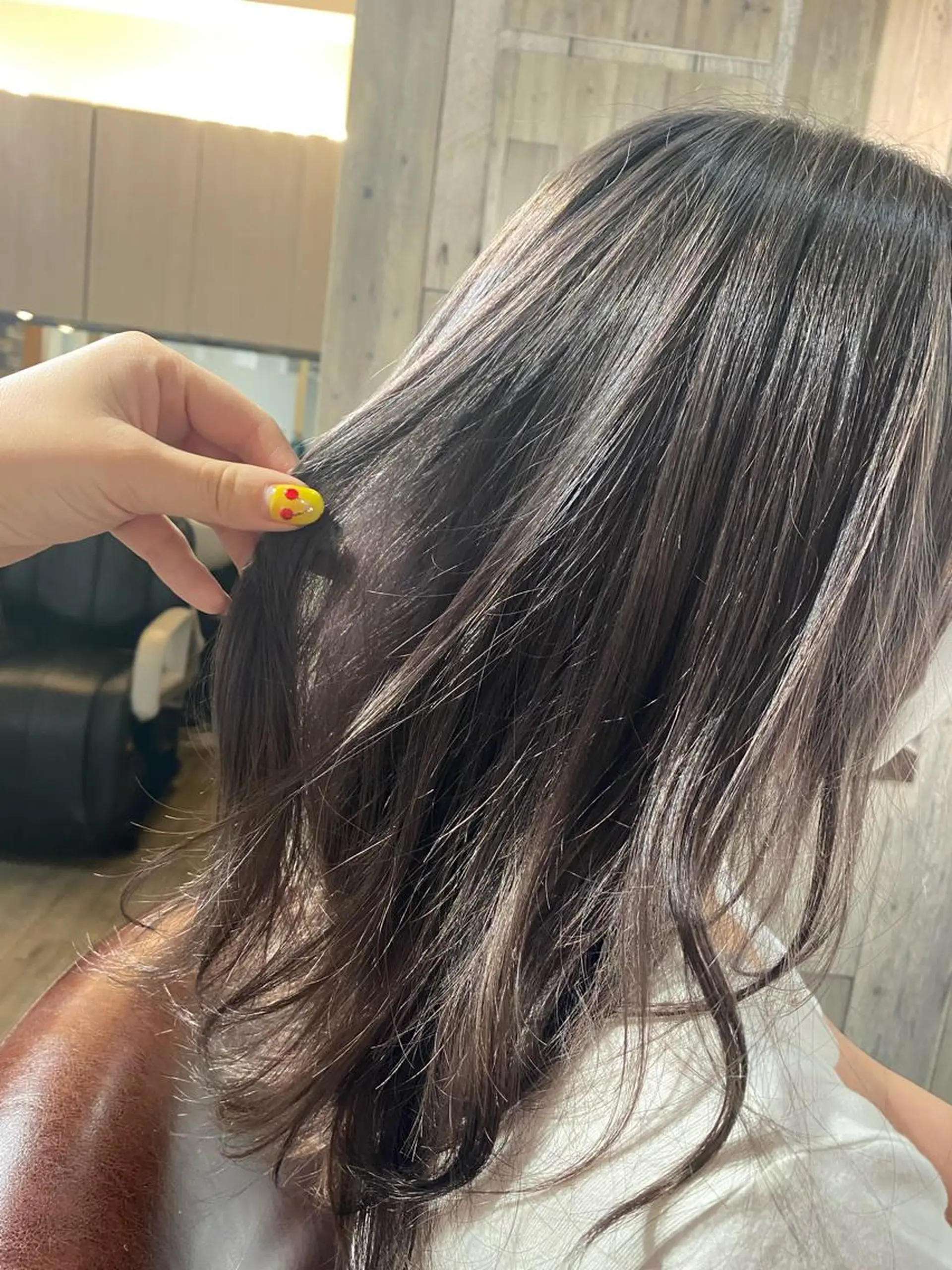 セミロング カラー ジャニヲタ美容師 推しカラー中平海帆のヘアスタイル