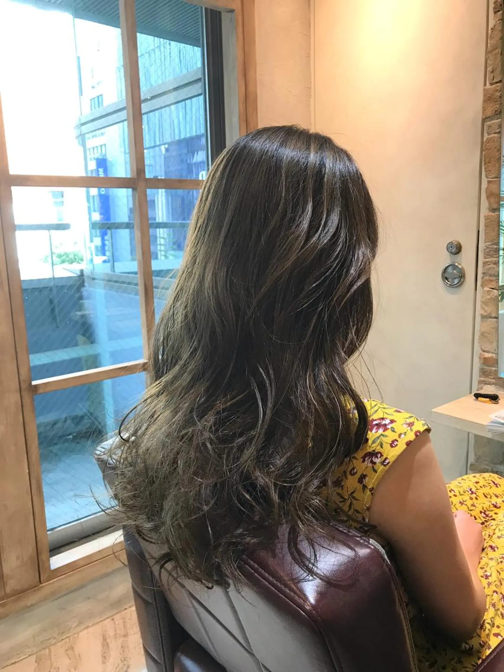 セミロング カラー カット ヘアカラー トリートメント 髪質改善・艶髪特化 木村侑平のヘアスタイル