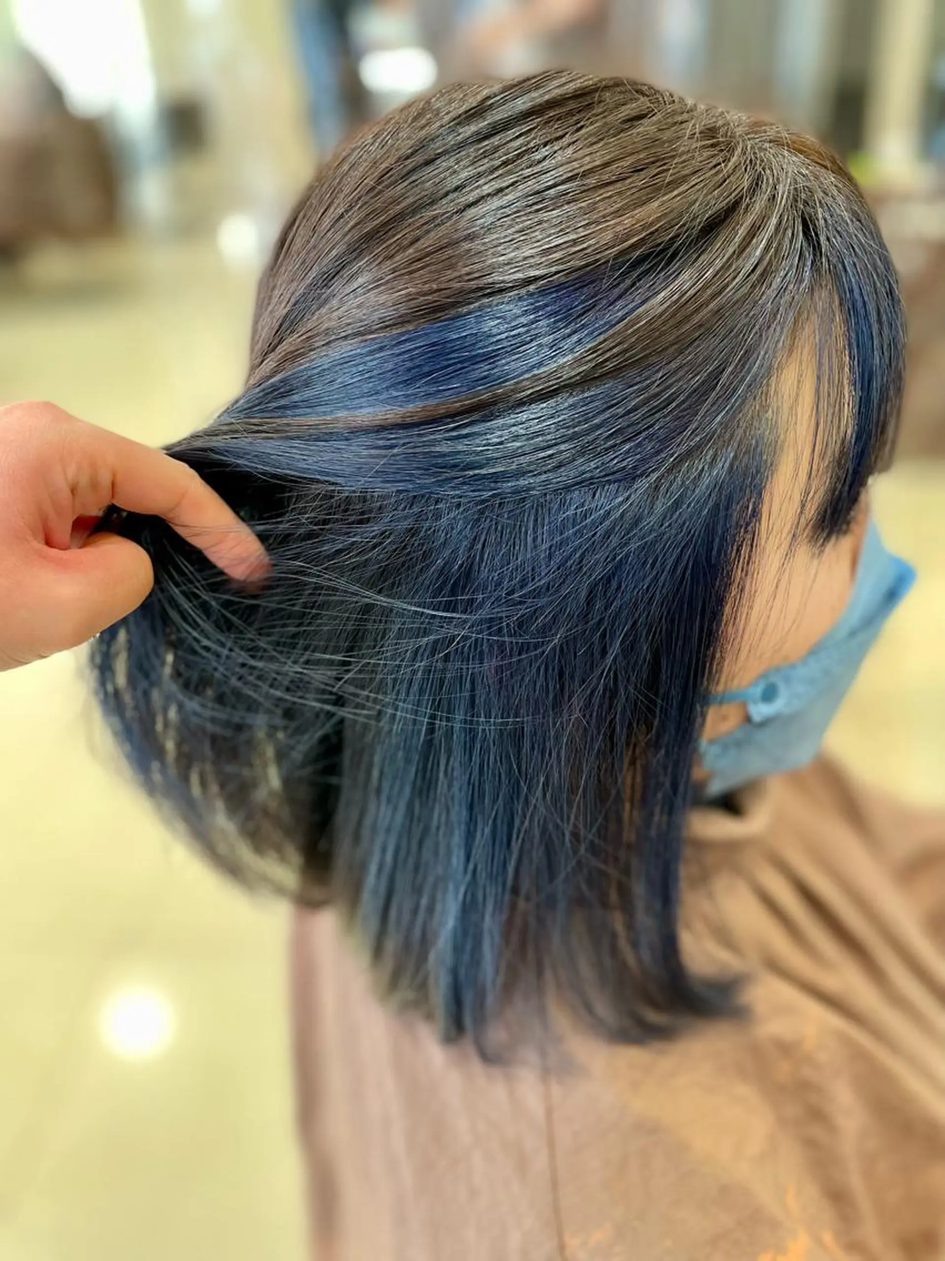 ミディアム カラー ブルーカラー インナーカラー 嶌田 沙紀のヘアスタイル