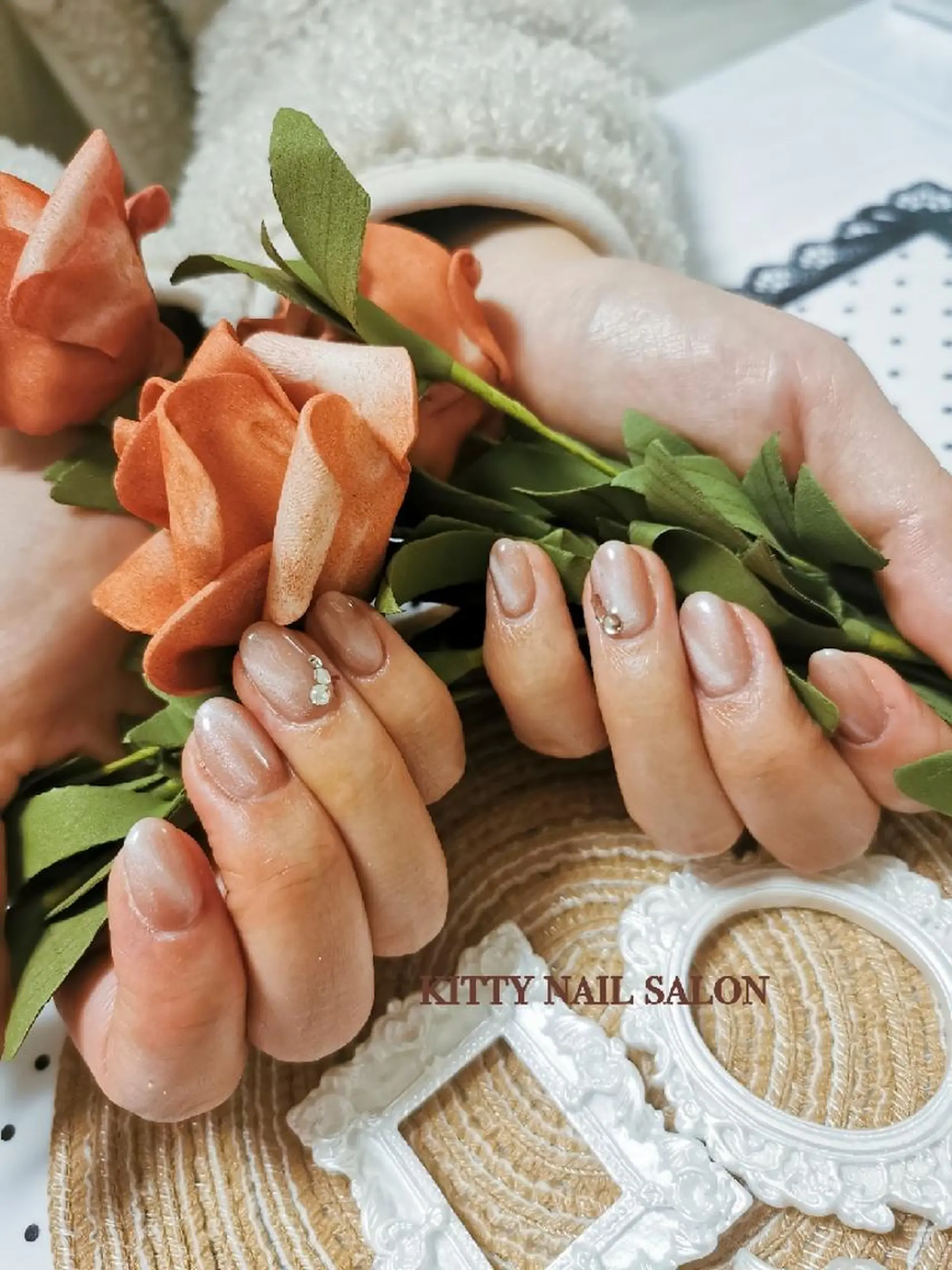 ネイル ストーンネイル kitty nail salonのネイルデザイン
