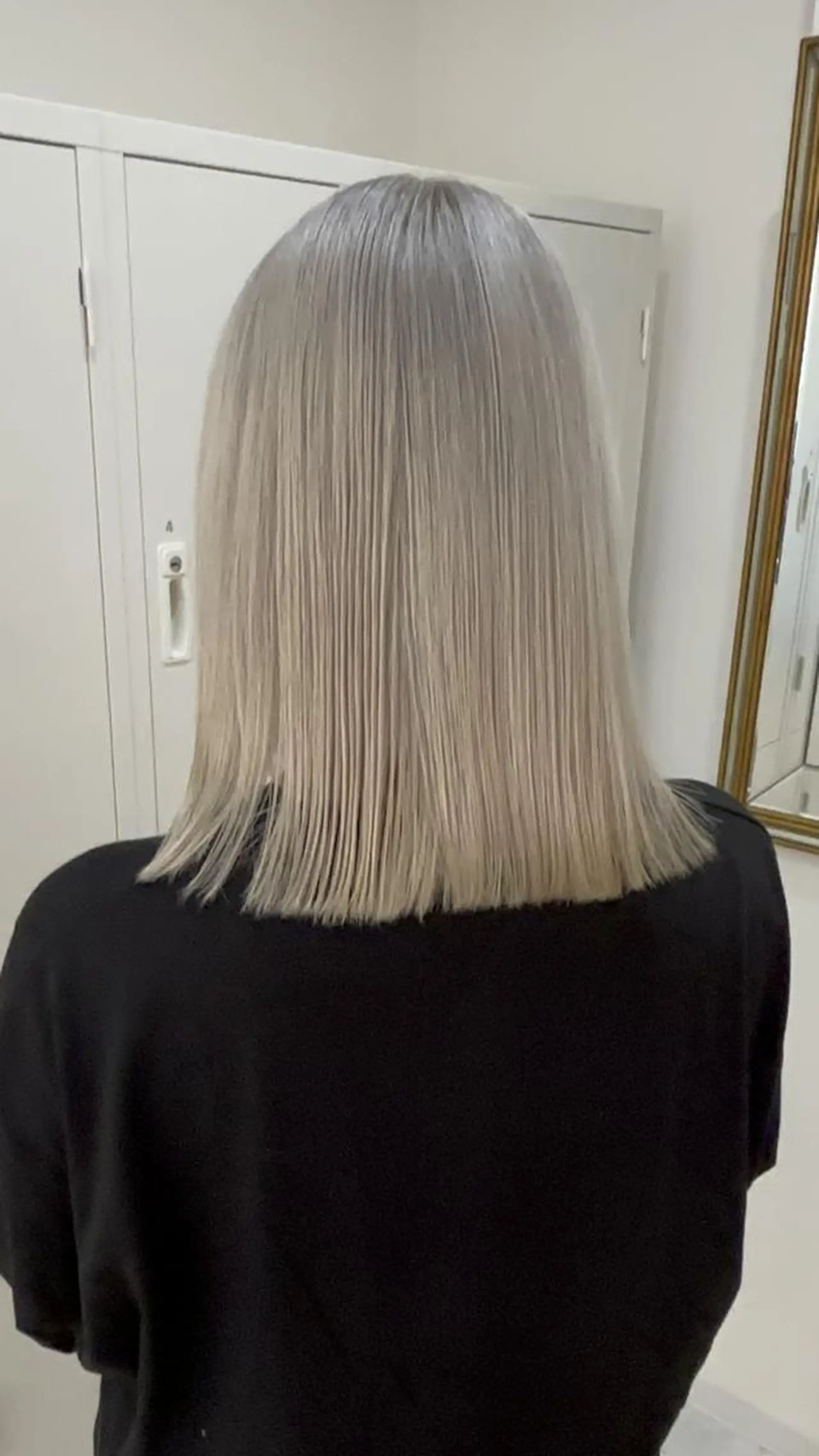 ミディアム カラー 二上 怜のヘアスタイル