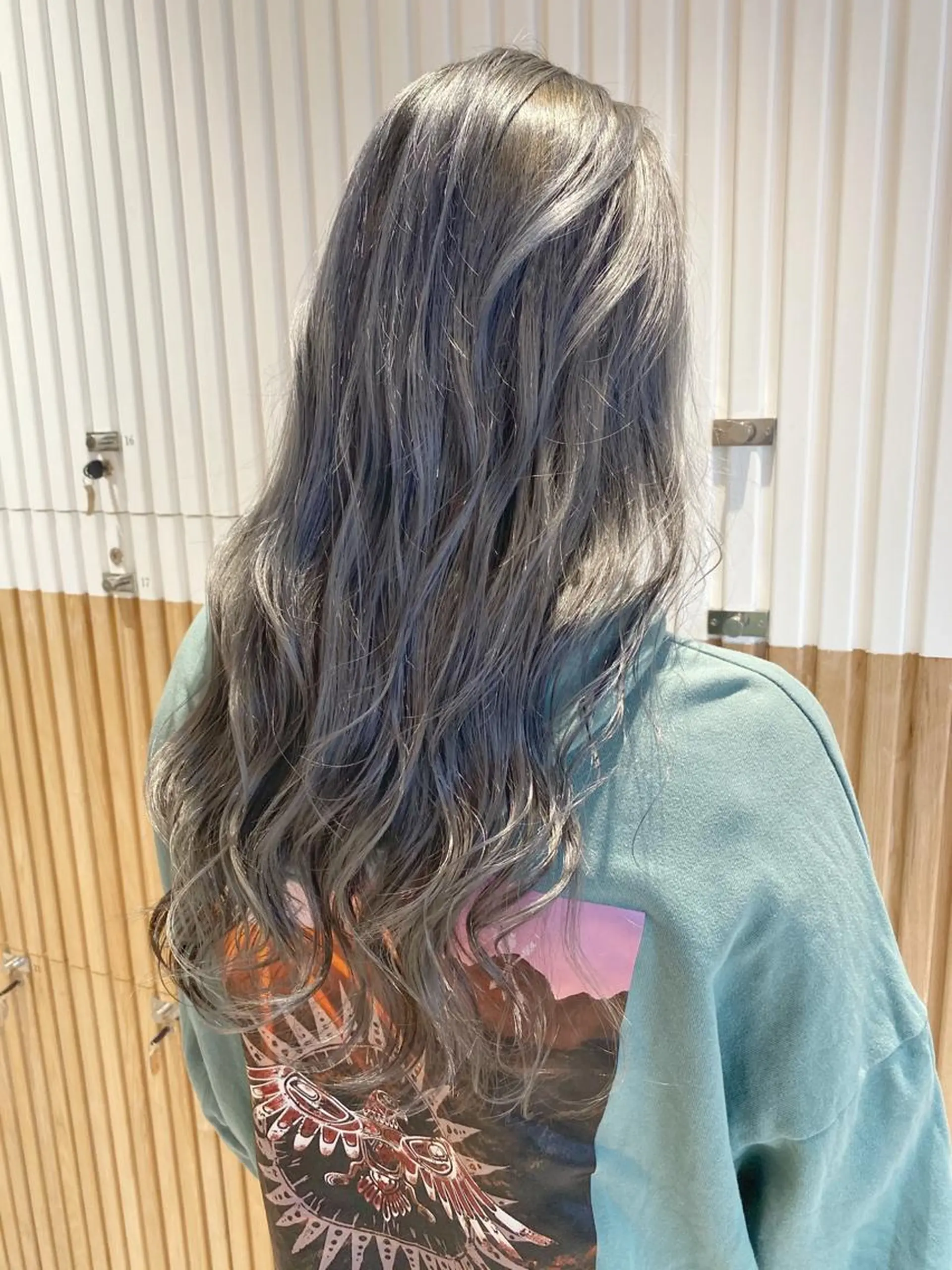 ロング カラー アッシュ アッシュグレー ブリーチ ケアブリーチ 透明感カラー カット ヘアカラー ボブ/ハイトーン 福生Radix 下田のヘアスタイル