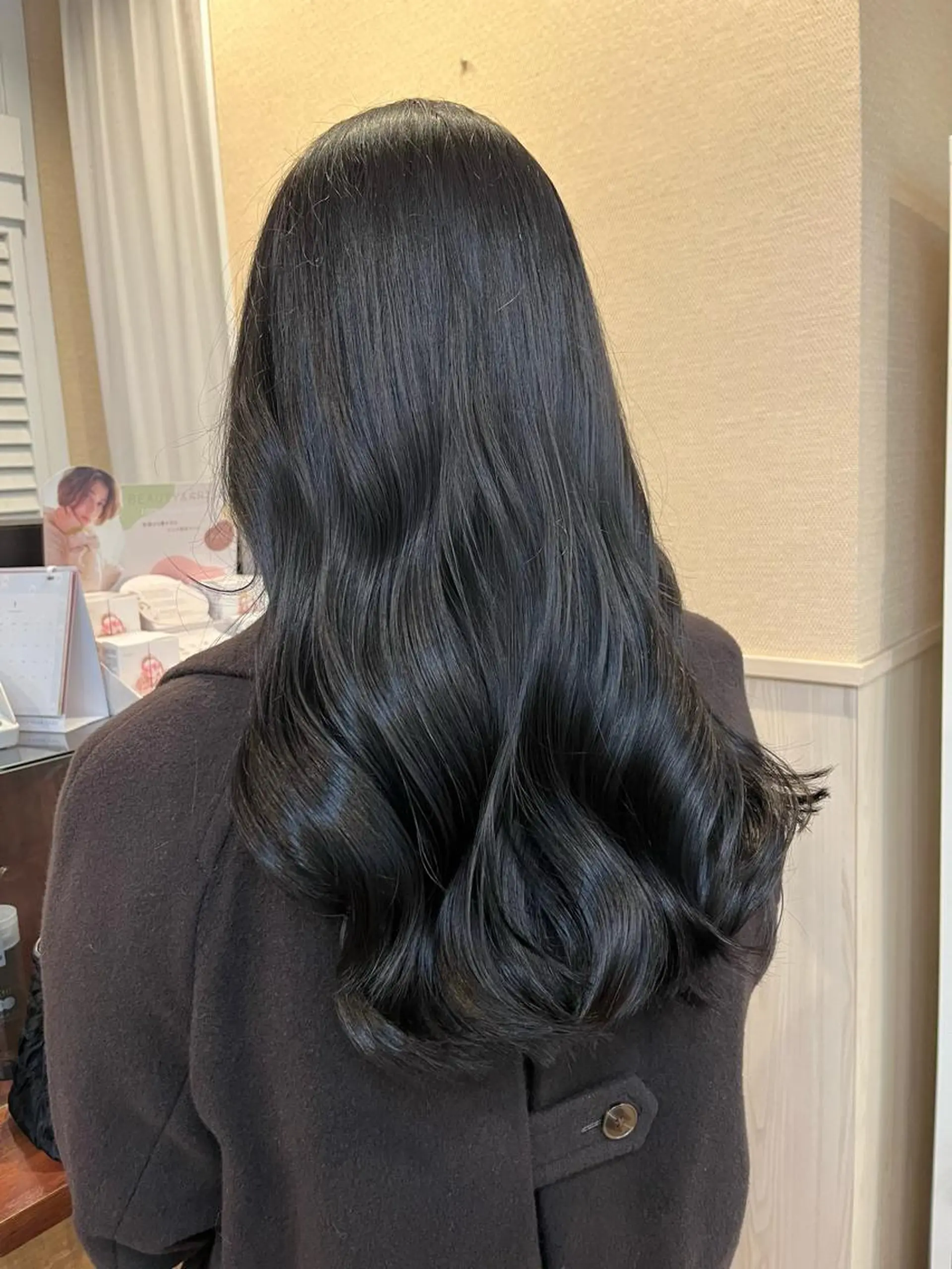 ロング カラー 黒髪 ブルーカラー ブルーブラック ヘアカラー トリートメント yuri🌼 NUMBER 天王寺のヘアスタイル