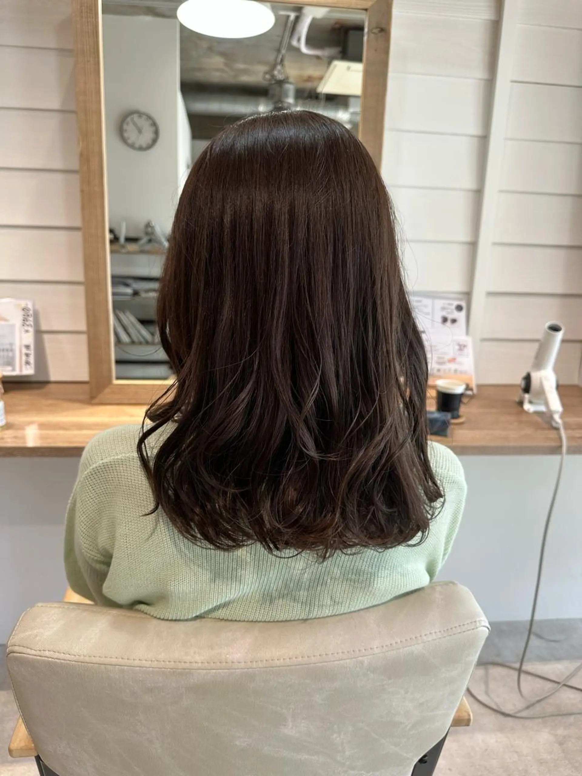 セミロング カラー アッシュ ベージュカラー Annie 吉田 裕美のヘアスタイル