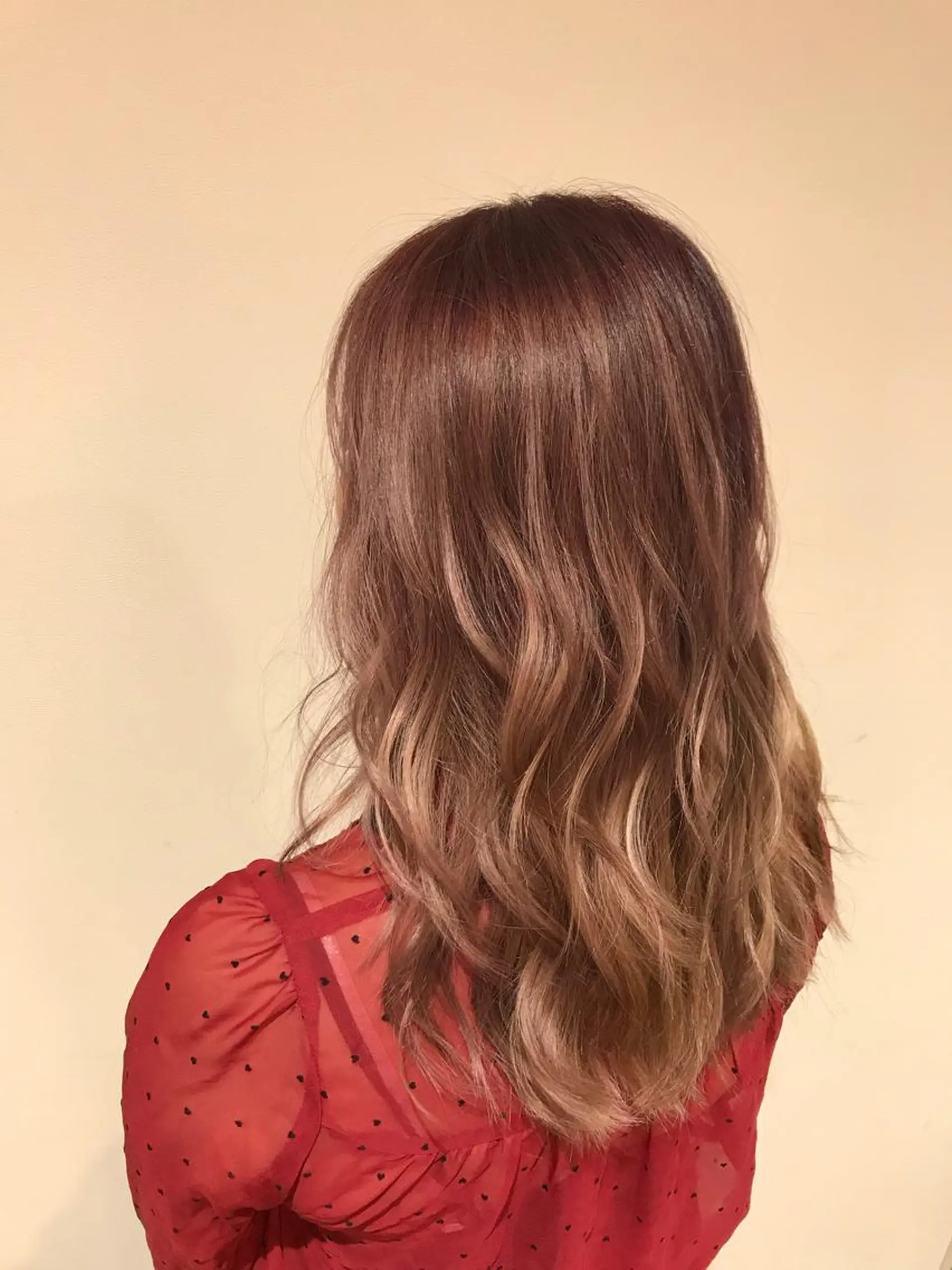 ミディアム カラー ベージュカラー ブリーチ ケアブリーチ グラデーションカラー ピンクカラー AMI Hair  supply所属・髪質改善カラー韓国風 レイヤーtudaのヘアスタイル