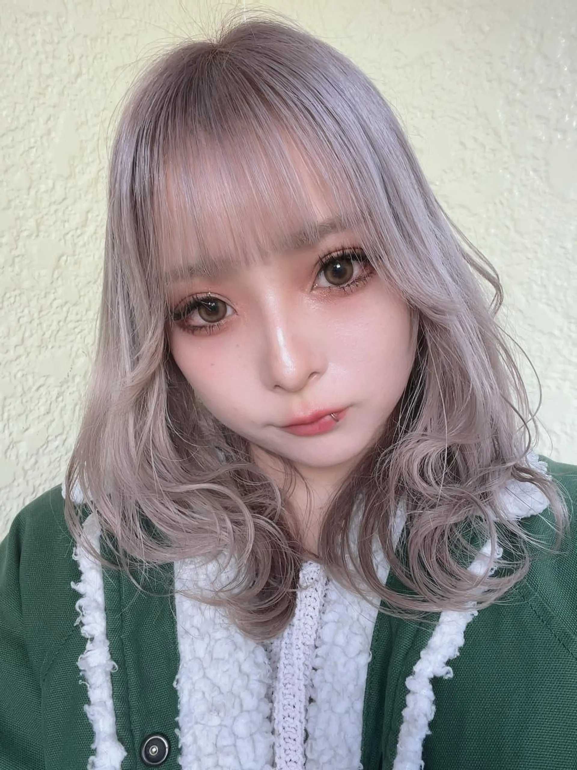ミディアム カラー カット ヘアカラー 透明感ハイトーン🦄 キラ🌈のヘアスタイル