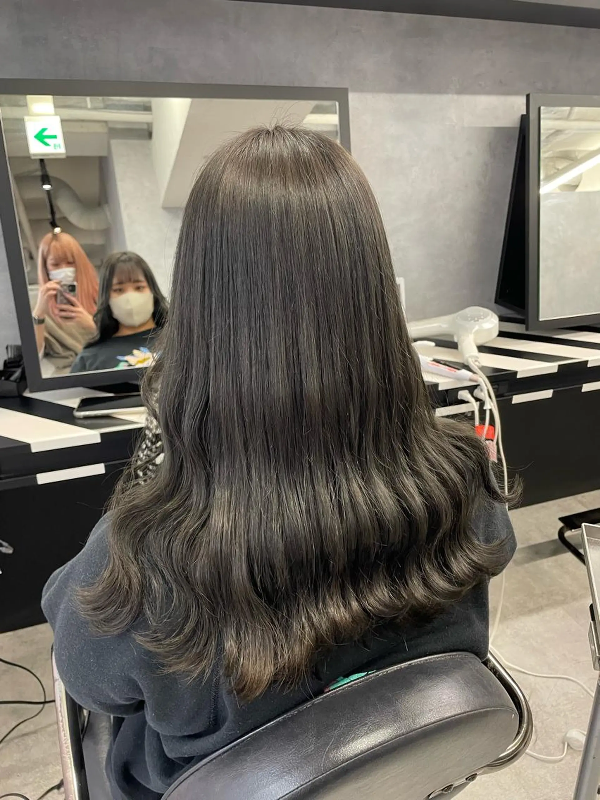 ロング Cielro/ダブル カラー/西田咲希のヘアスタイル