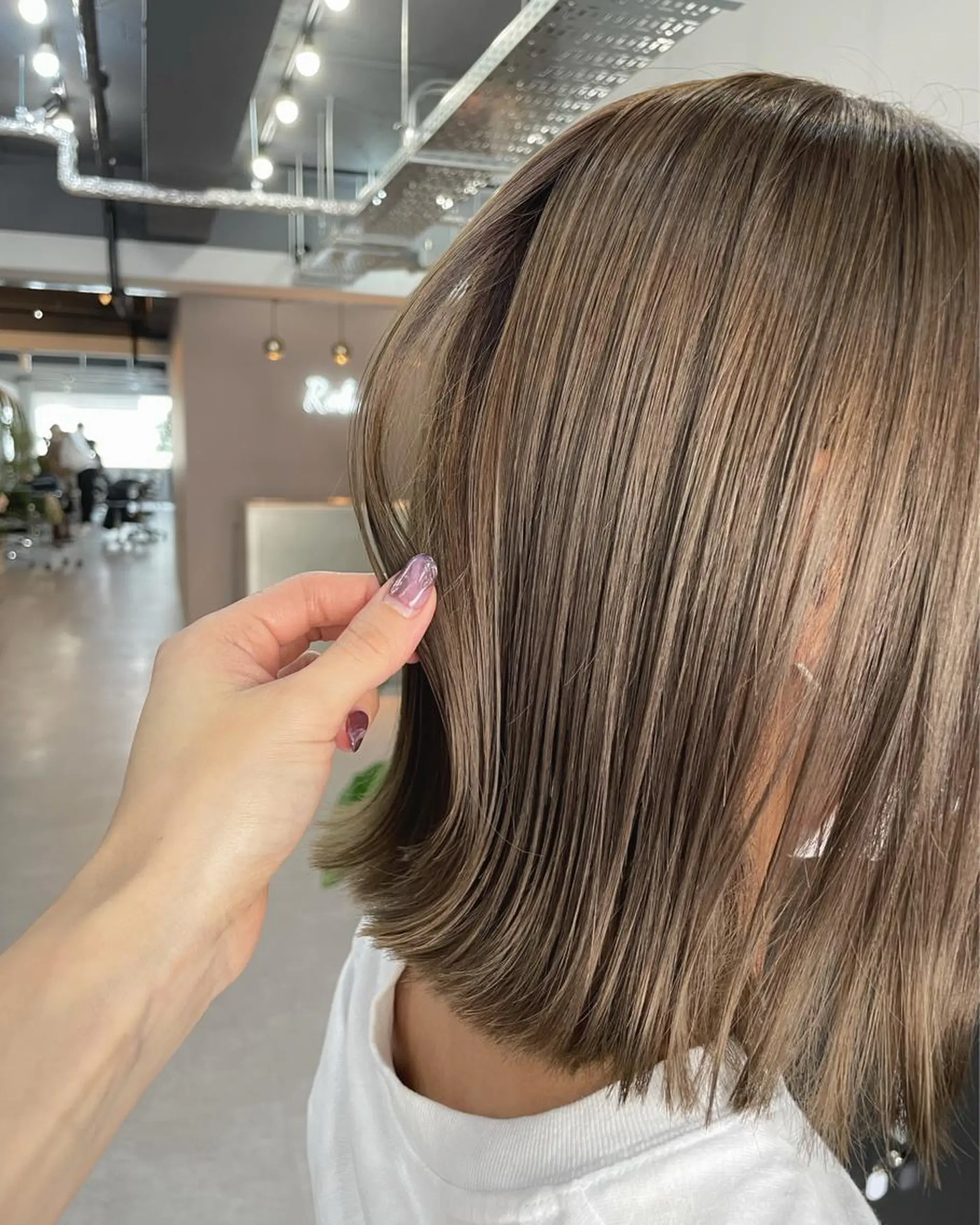 ミディアム ミルクティーベージュ ❤︎レイヤー　MIAのヘアスタイル