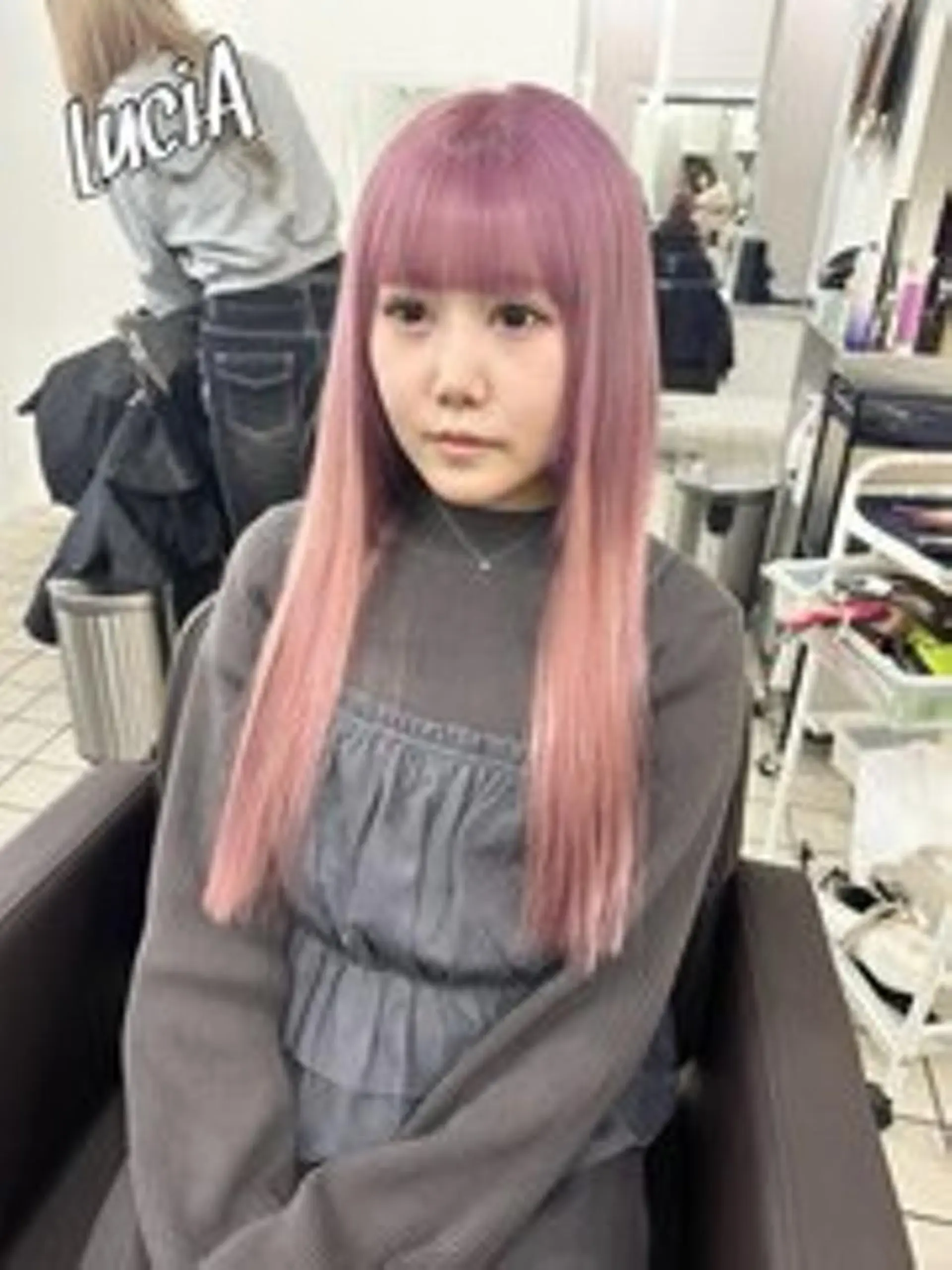 ロング ヘアアレンジ カラー シールエクステ 黒髪 ブリーチ デザインカラー ダブルカラー LuciAエクステ カラー3000セラのヘアスタイル