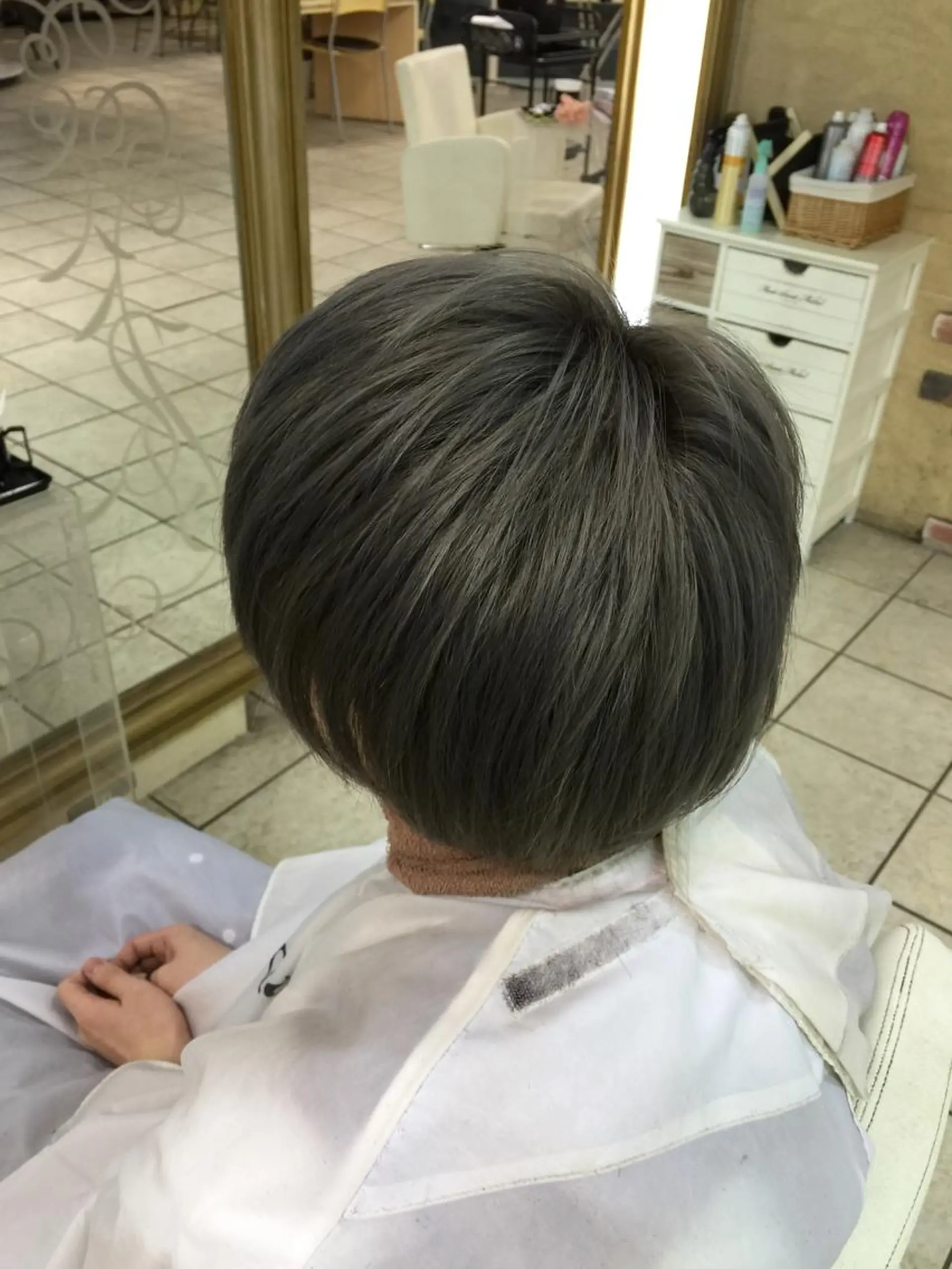 ショート カラー アッシュ ブリーチ グレージュ シルバー 溝口 和弘のヘアスタイル