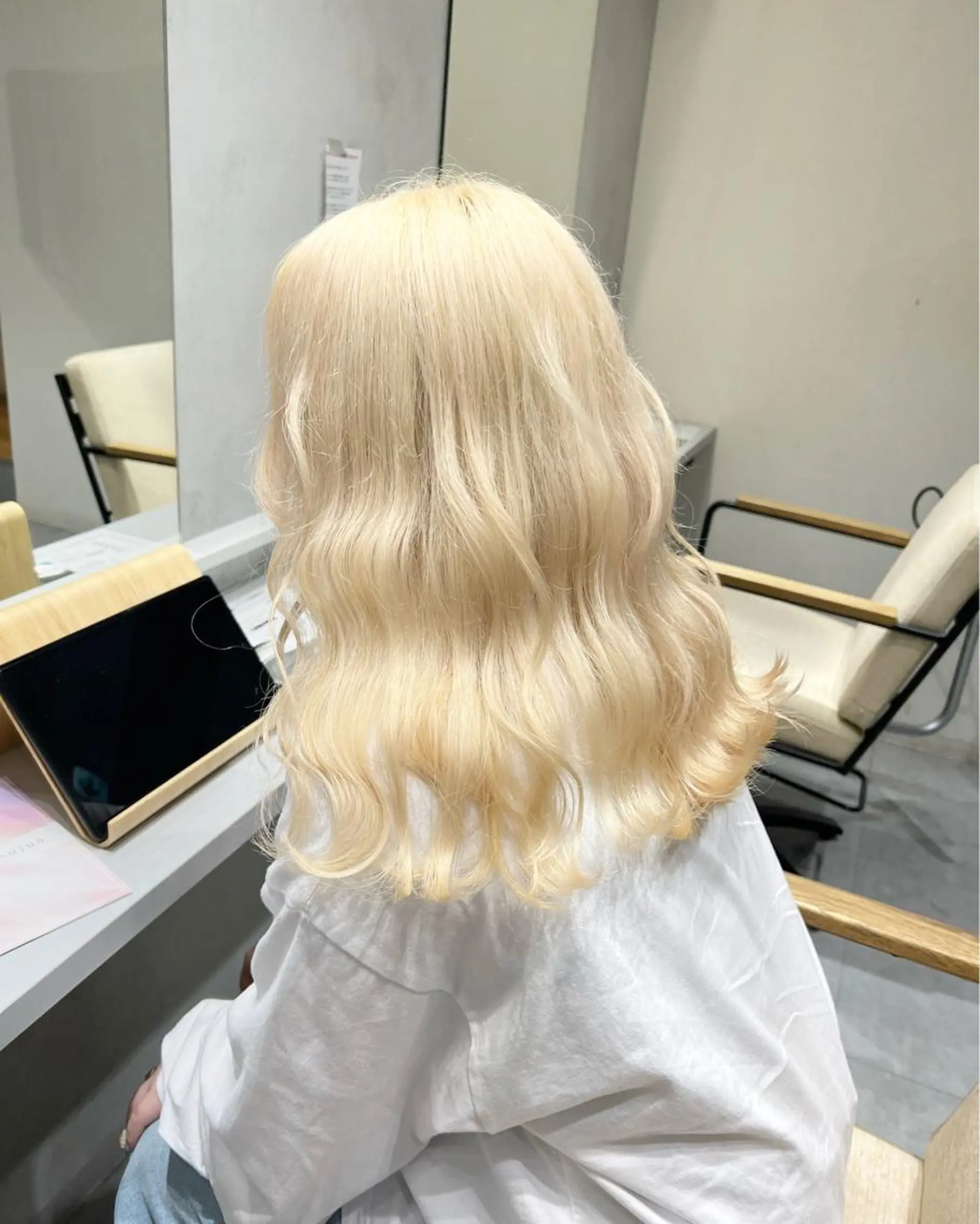 ミディアム デザイン🥇複雑履歴 ハイトーン特化のヘアスタイル