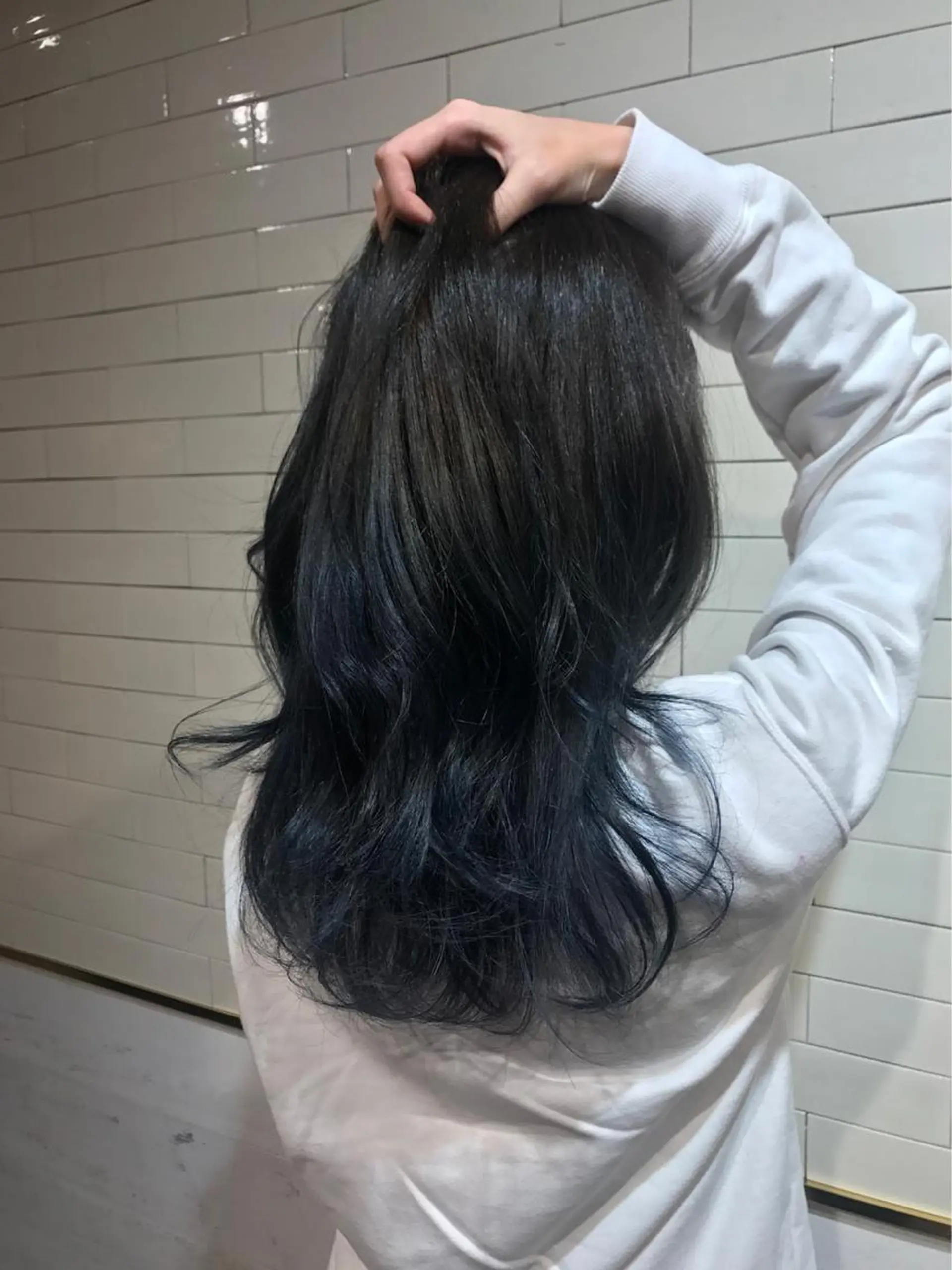 カラー 西田 愛華のヘアスタイル