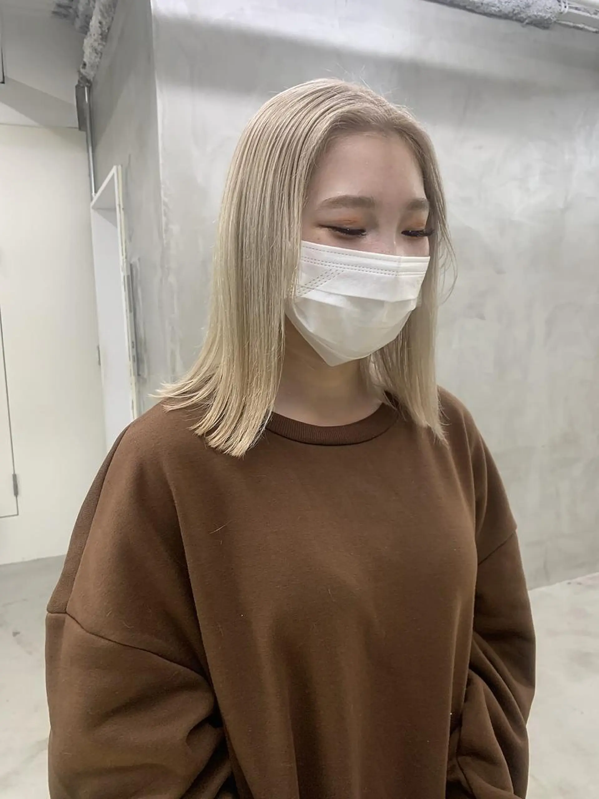 セミロング カラー パーマ ヘアアレンジ メンズ メンズバレイヤージュ メンズブリーチ センターパート フェードカット メンズハイライト ヘアカラー トリートメント ハイトーン/レイヤー 🌸さくらのヘアスタイル