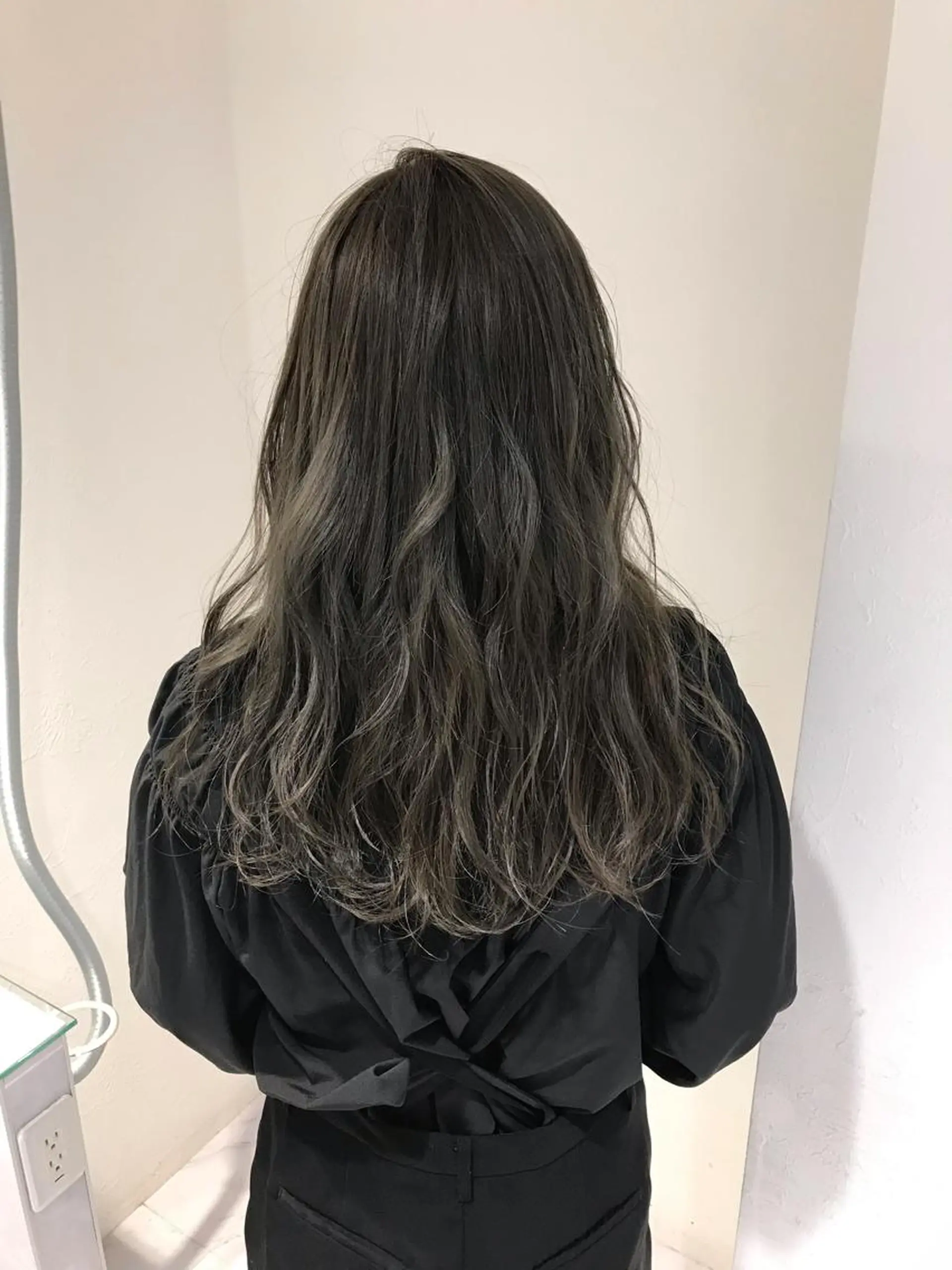 ロング カラー グレージュ オリーブグレージュ オリーブグレー 赤み消し韓国ヘア レイヤー縮毛🤍渡邉のヘアスタイル