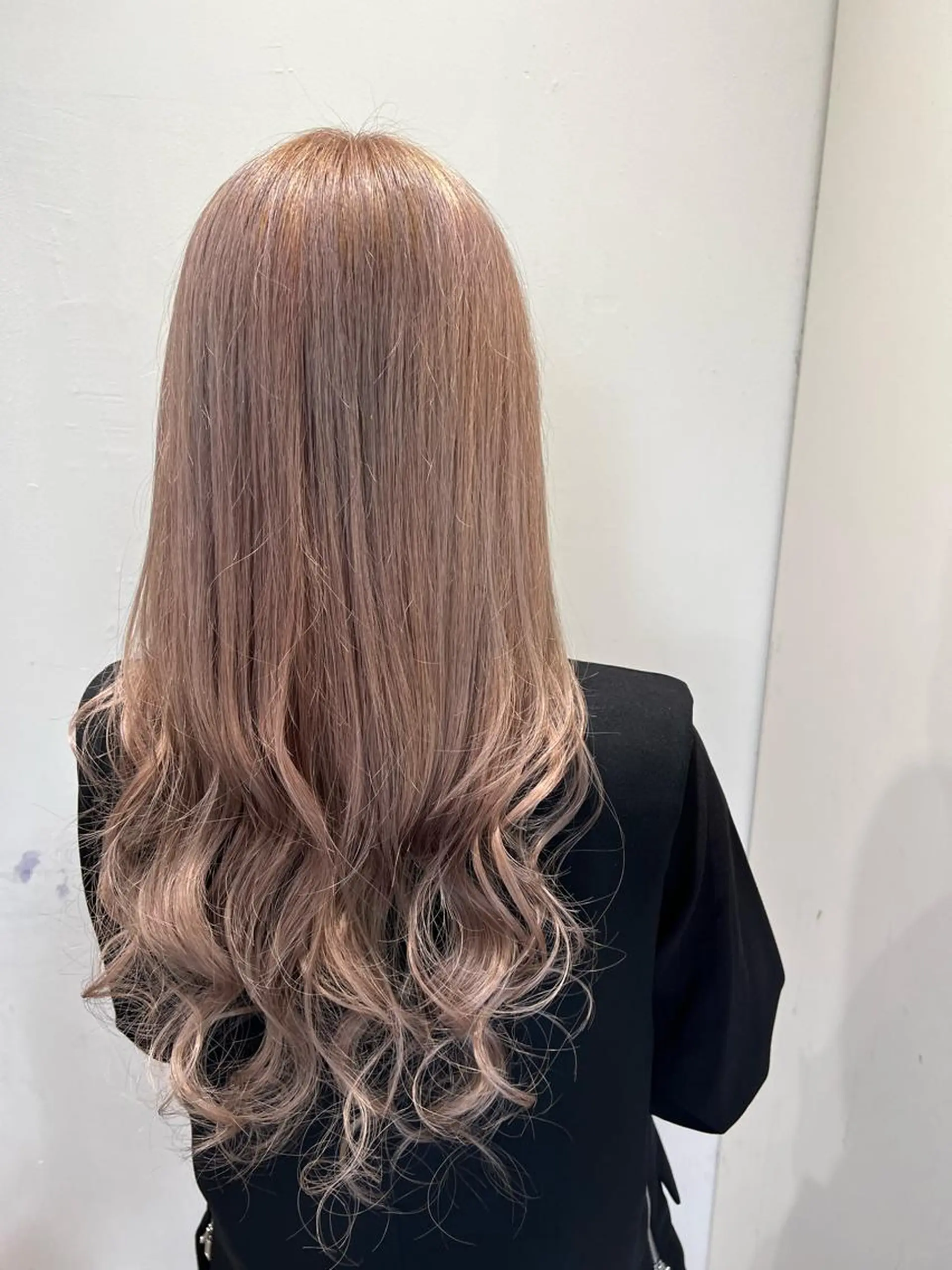ロング カラー ベージュカラー ミルクティーベージュ ホワイトミルクティーベージュ カット ヘアカラー トリートメント 💓シールエクステ ルミエールのヘアスタイル