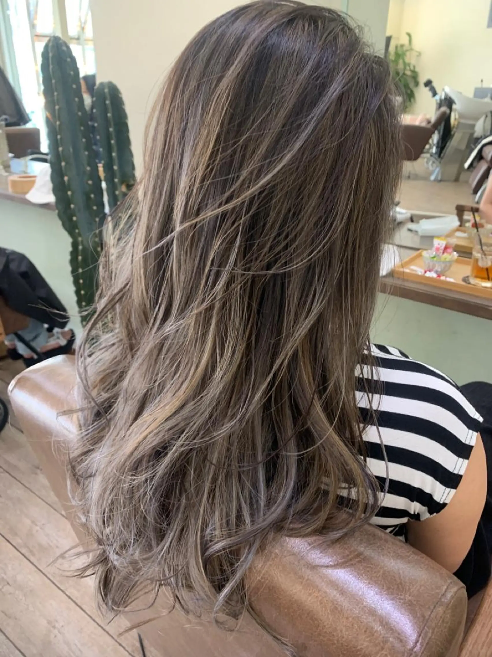 ロング カラー カット ヘアカラー トリートメント 鶴見 和美のヘアスタイル